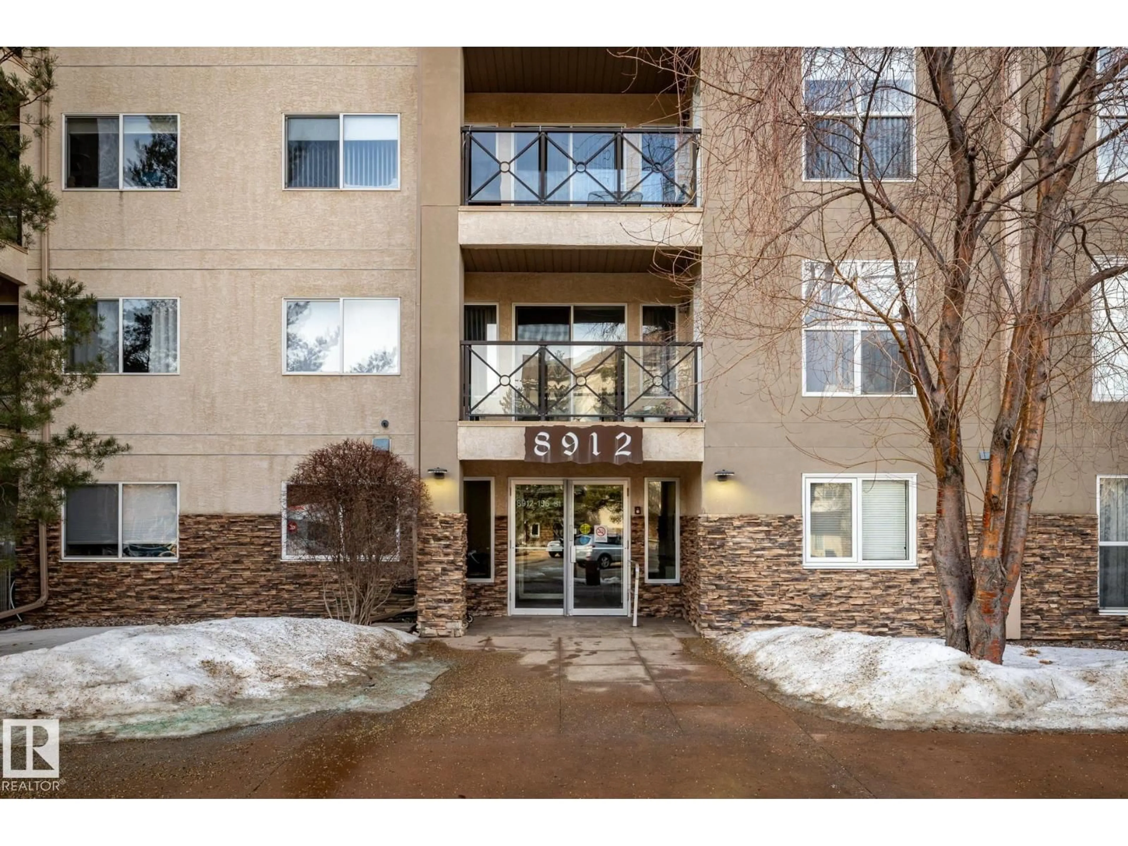 Indoor foyer for 209 - 8912 156 ST, Edmonton Alberta T5R5Z2