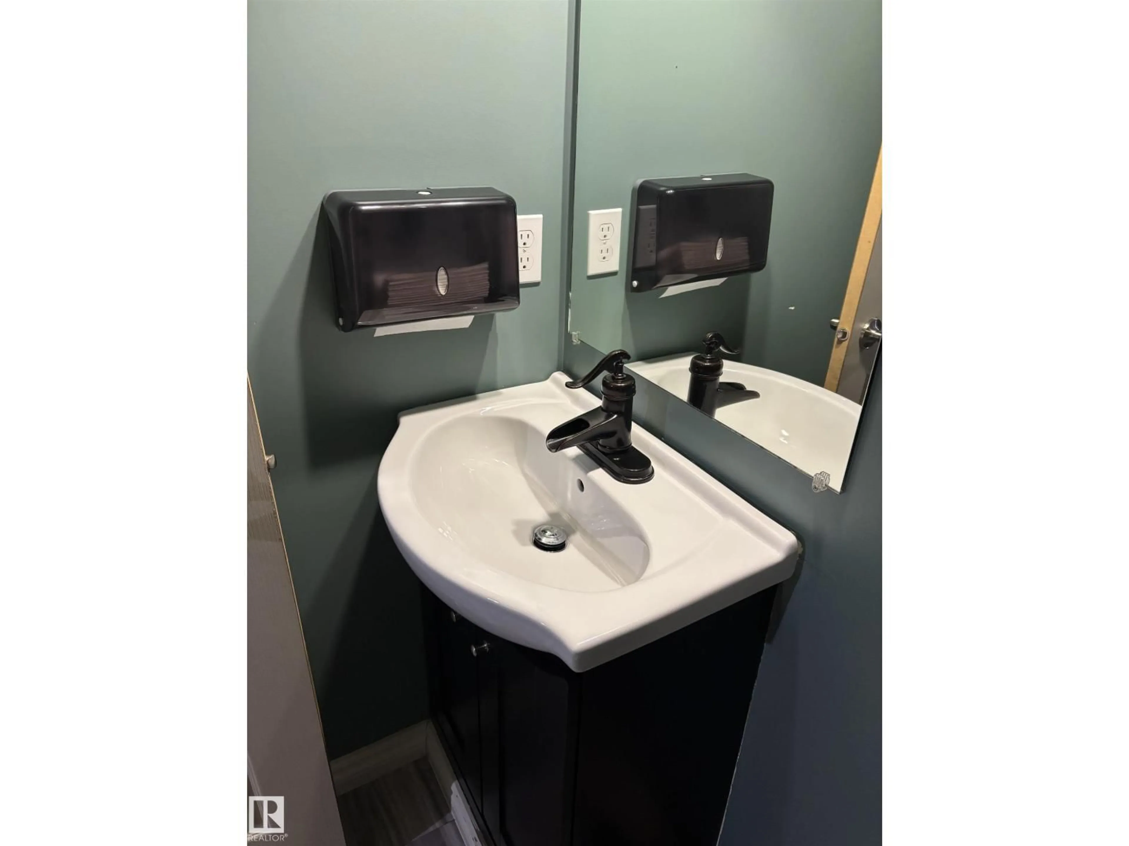 Standard bathroom, unknown for 3520 44 AV NW, Edmonton Alberta T6L6K5