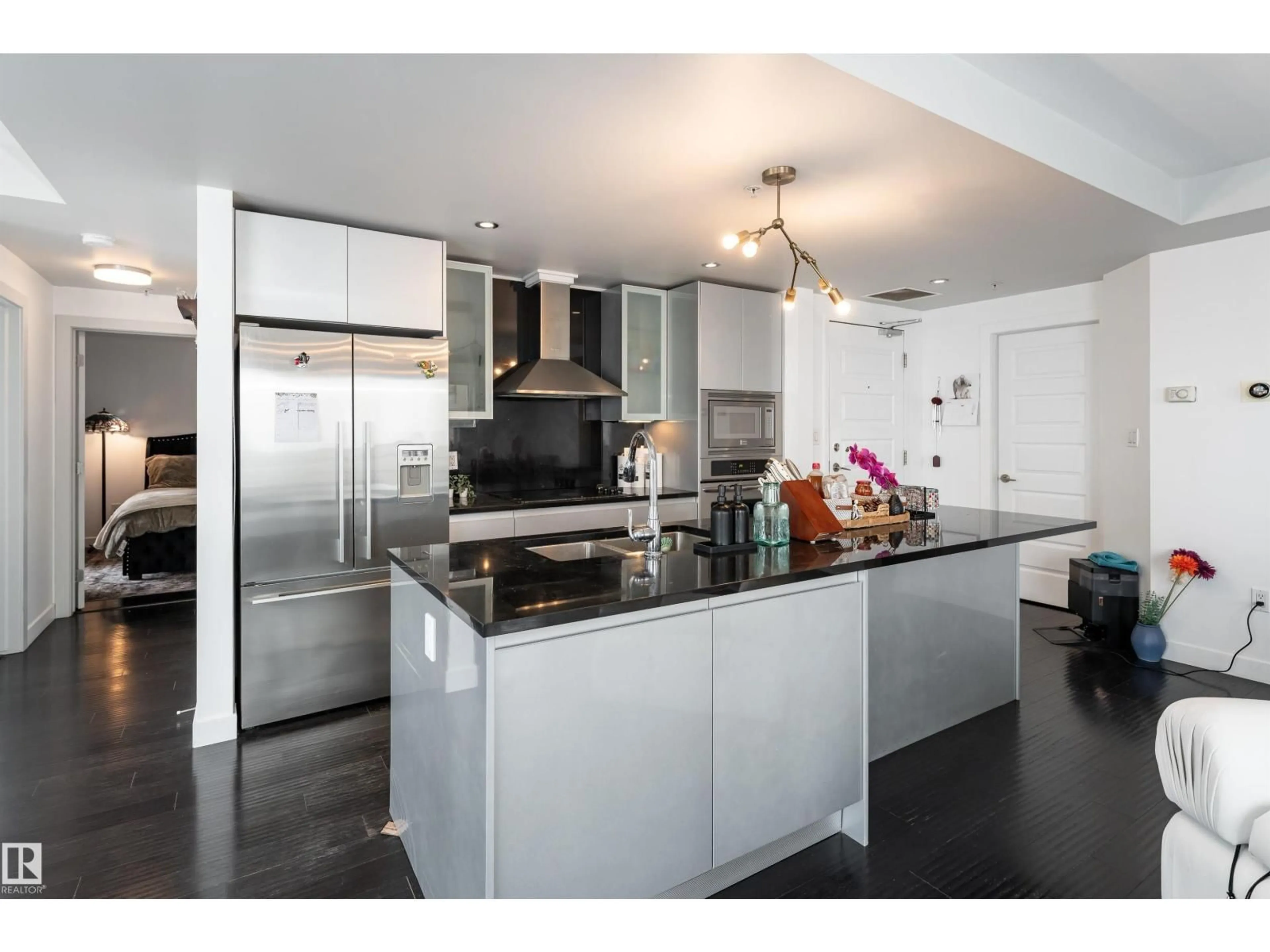 Contemporary kitchen, unknown for 10388 - 1803 105 ST NW, Edmonton Alberta T5J0C2