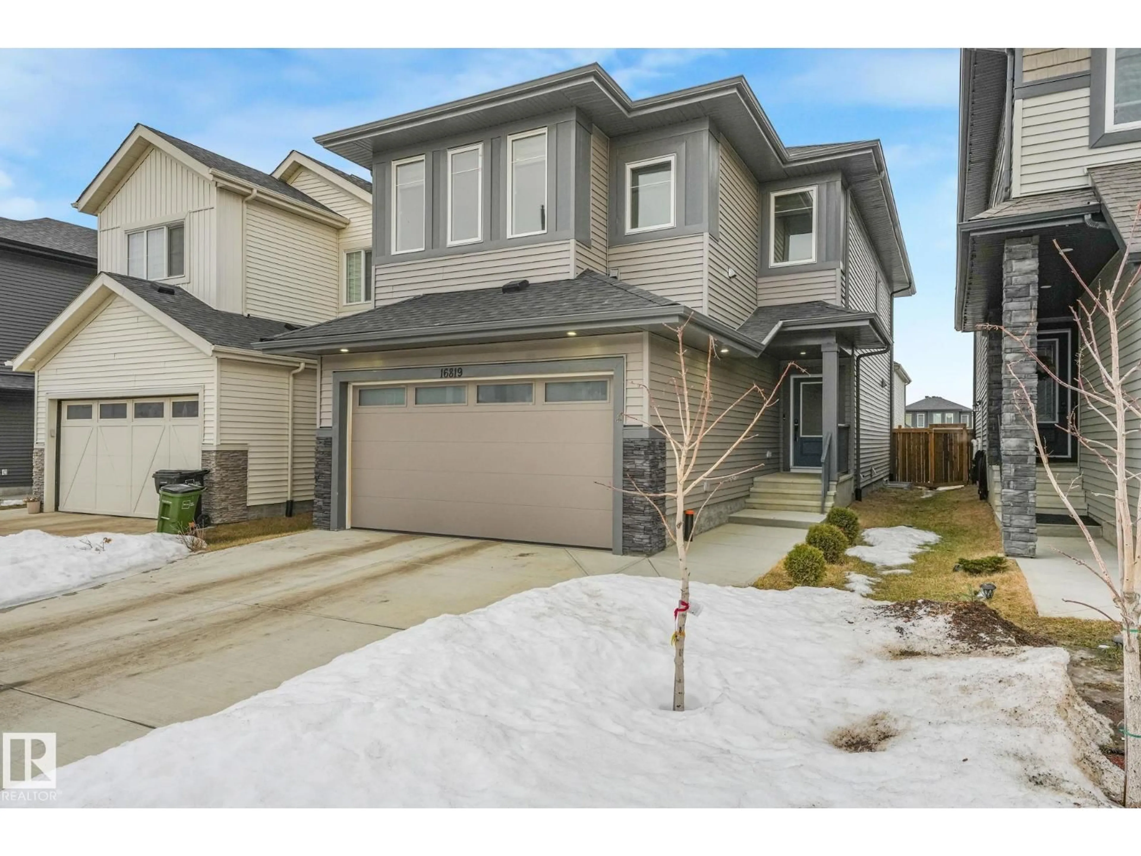 A pic from outside/outdoor area/front of a property/back of a property/a pic from drone, street for 16819 48 ST, Edmonton Alberta T5Y0W3