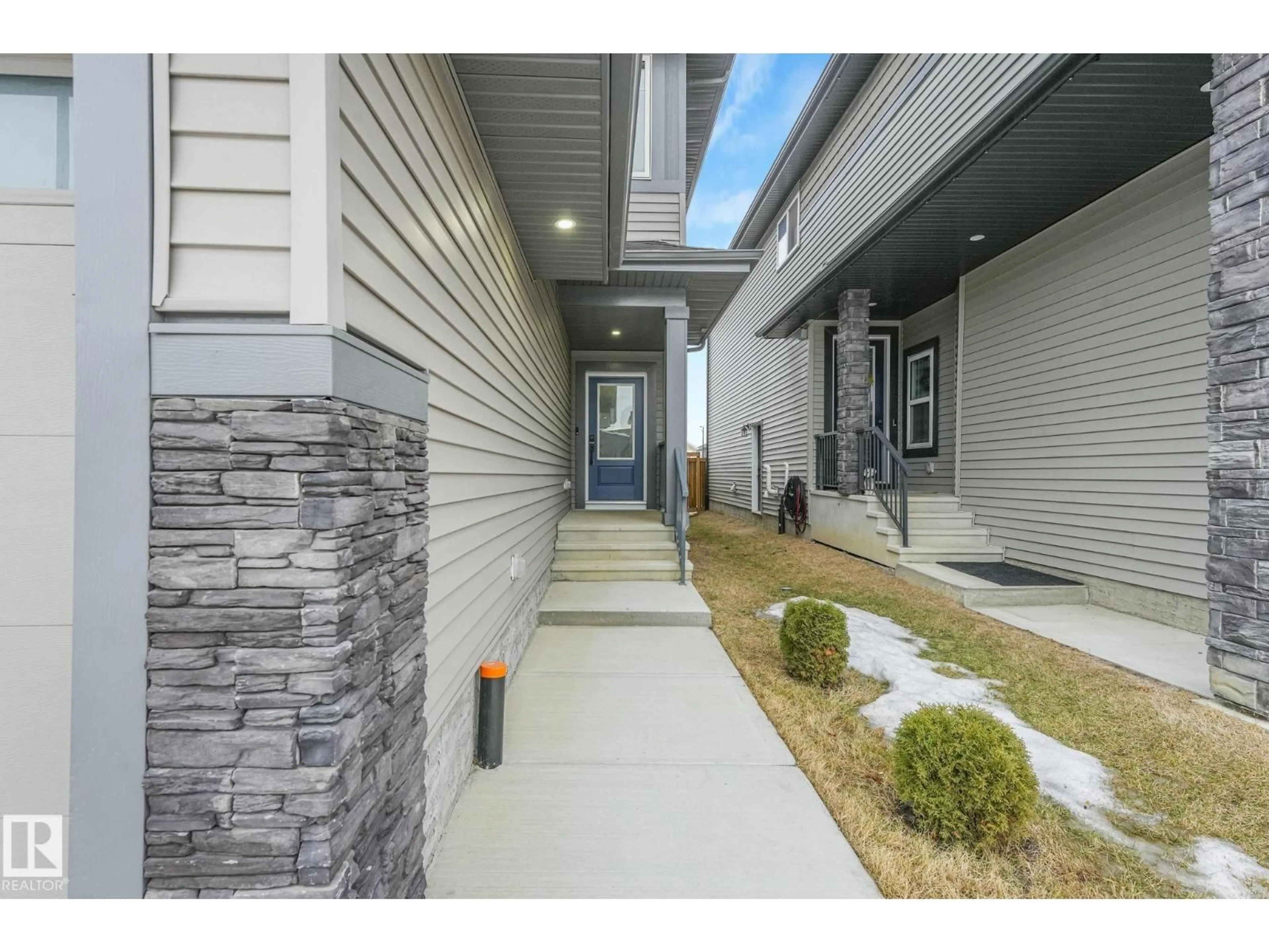 Indoor entryway for 16819 48 ST, Edmonton Alberta T5Y0W3