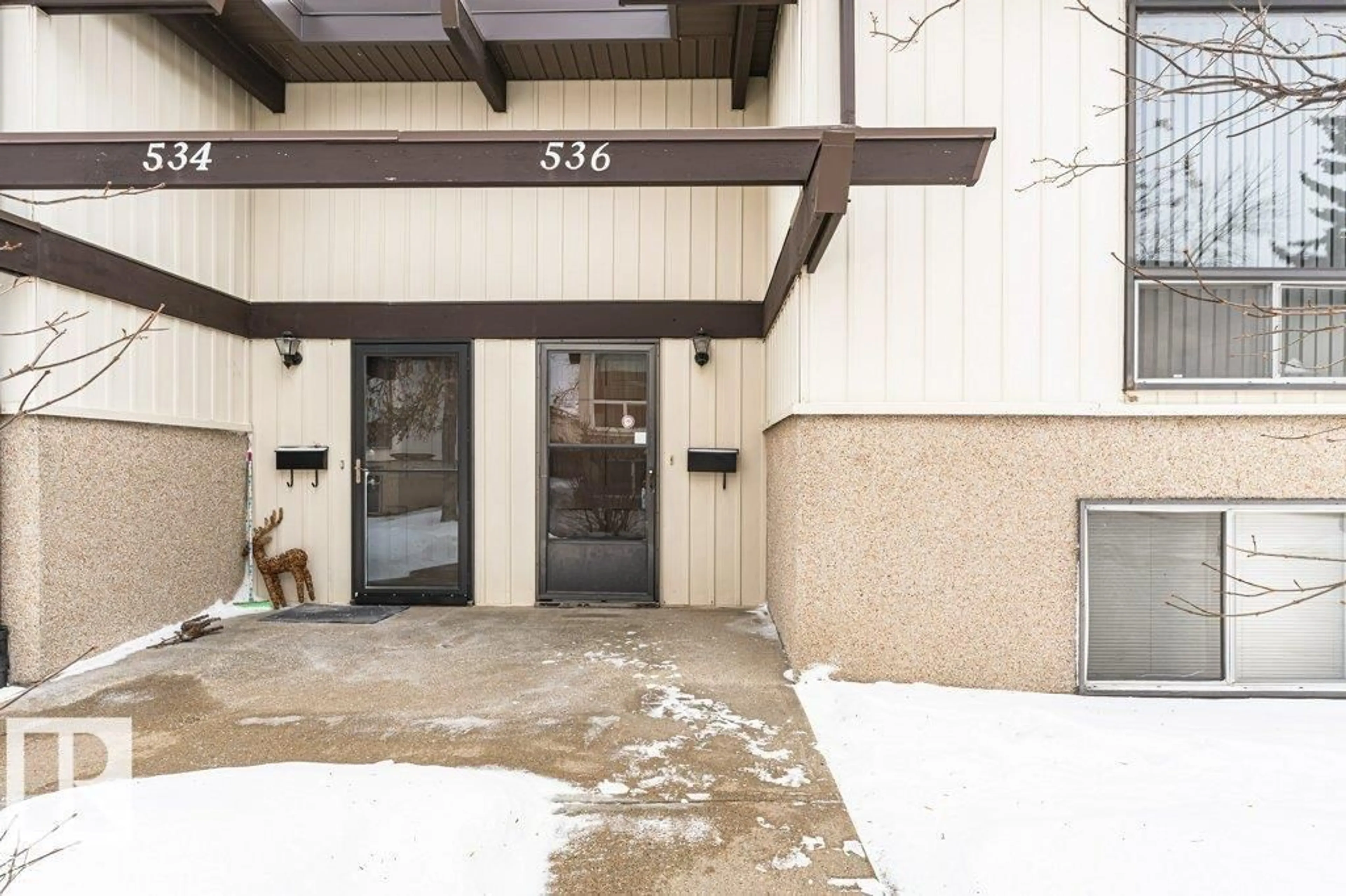 Indoor foyer for 536 LEE RIDGE RD, Edmonton Alberta T6K2K3