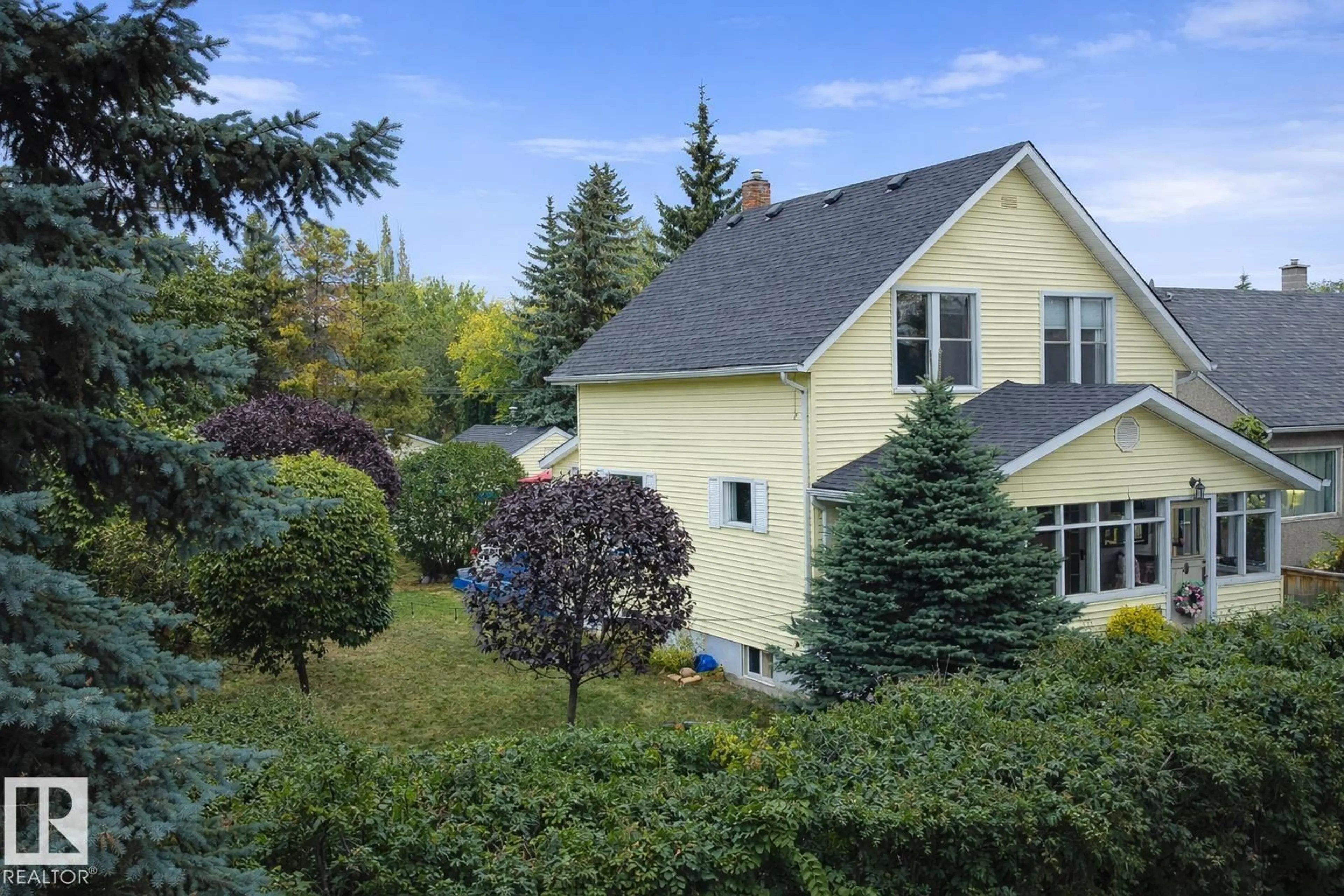 A pic from outside/outdoor area/front of a property/back of a property/a pic from drone, unknown for NW - 10922 66 AV, Edmonton Alberta T6H1Y2