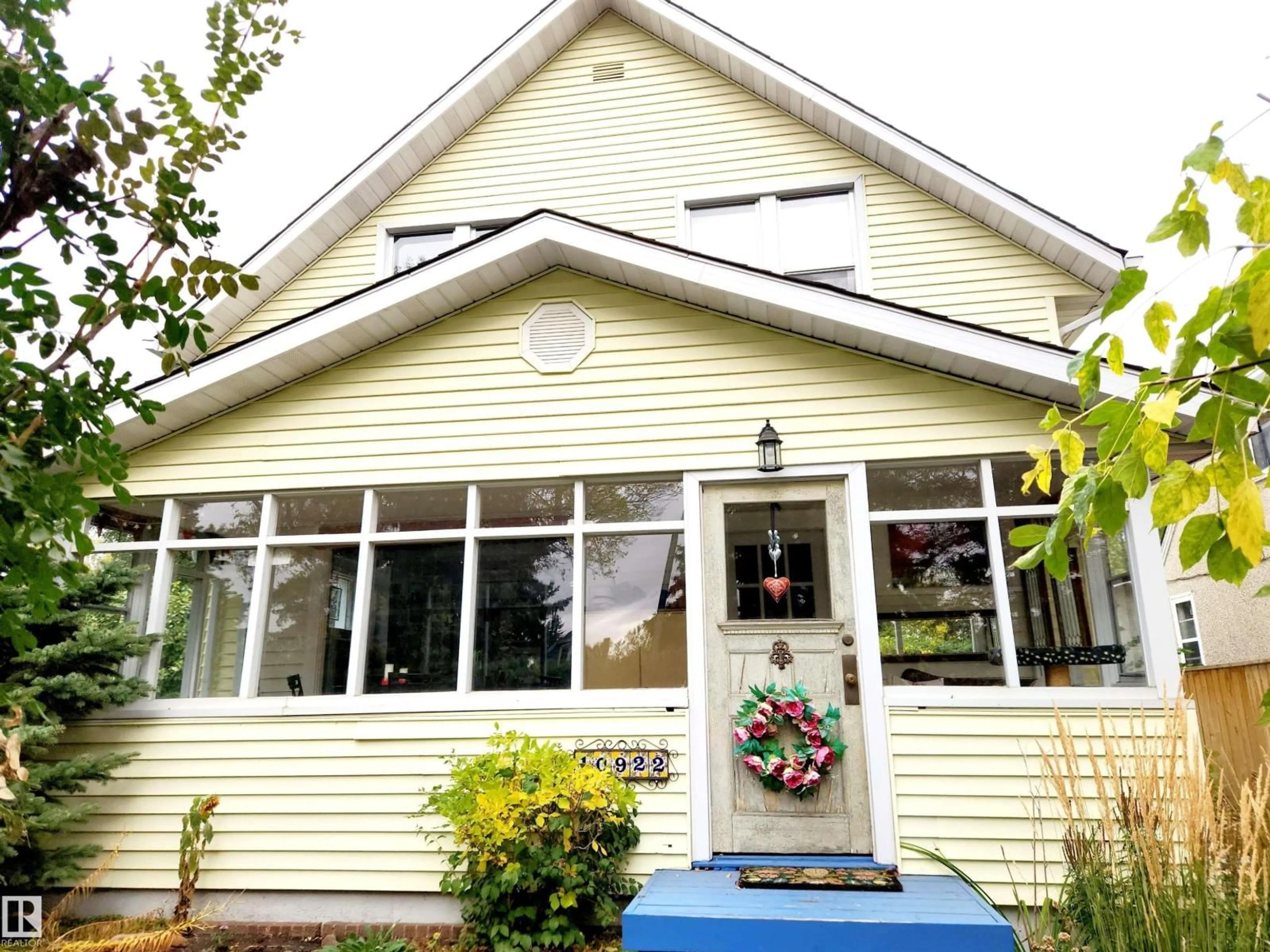 Home with vinyl exterior material, building for NW - 10922 66 AV, Edmonton Alberta T6H1Y2