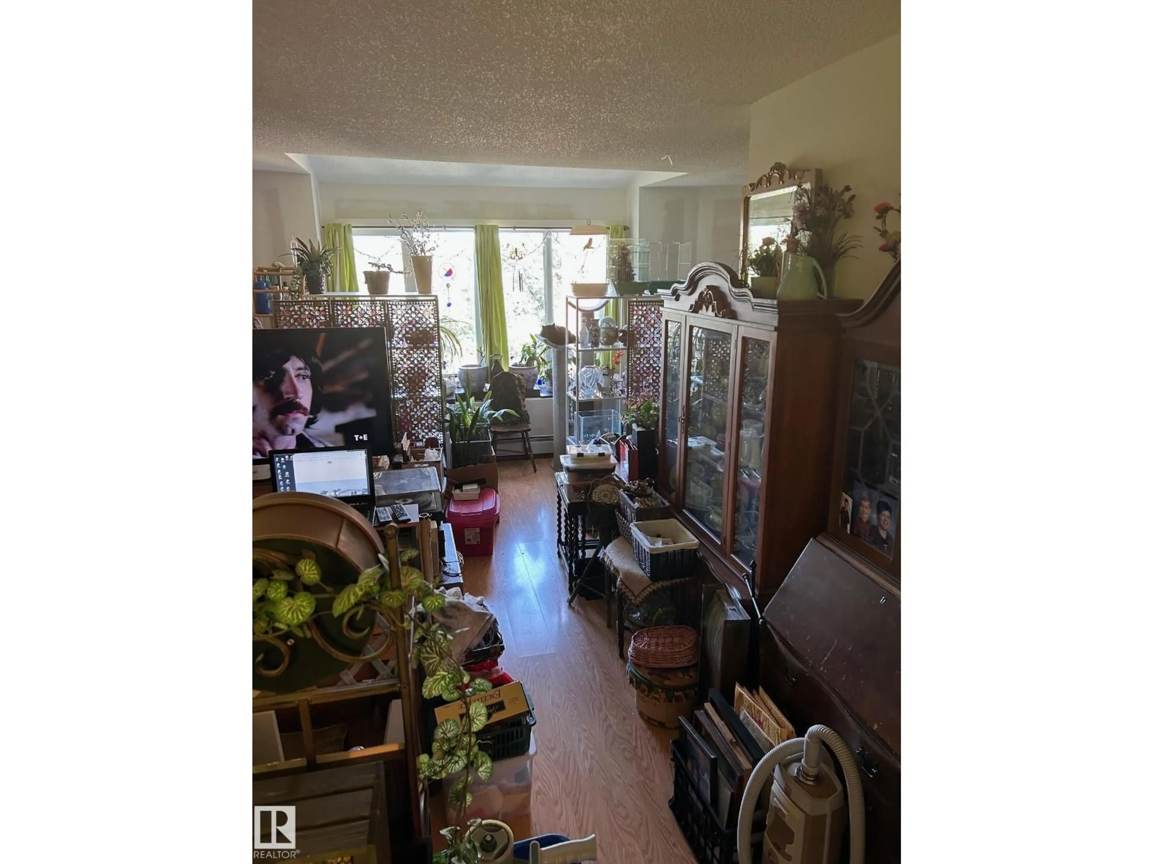 A pic of a room for #401 - 10743 107 ST NW, Edmonton Alberta T5H2Y9