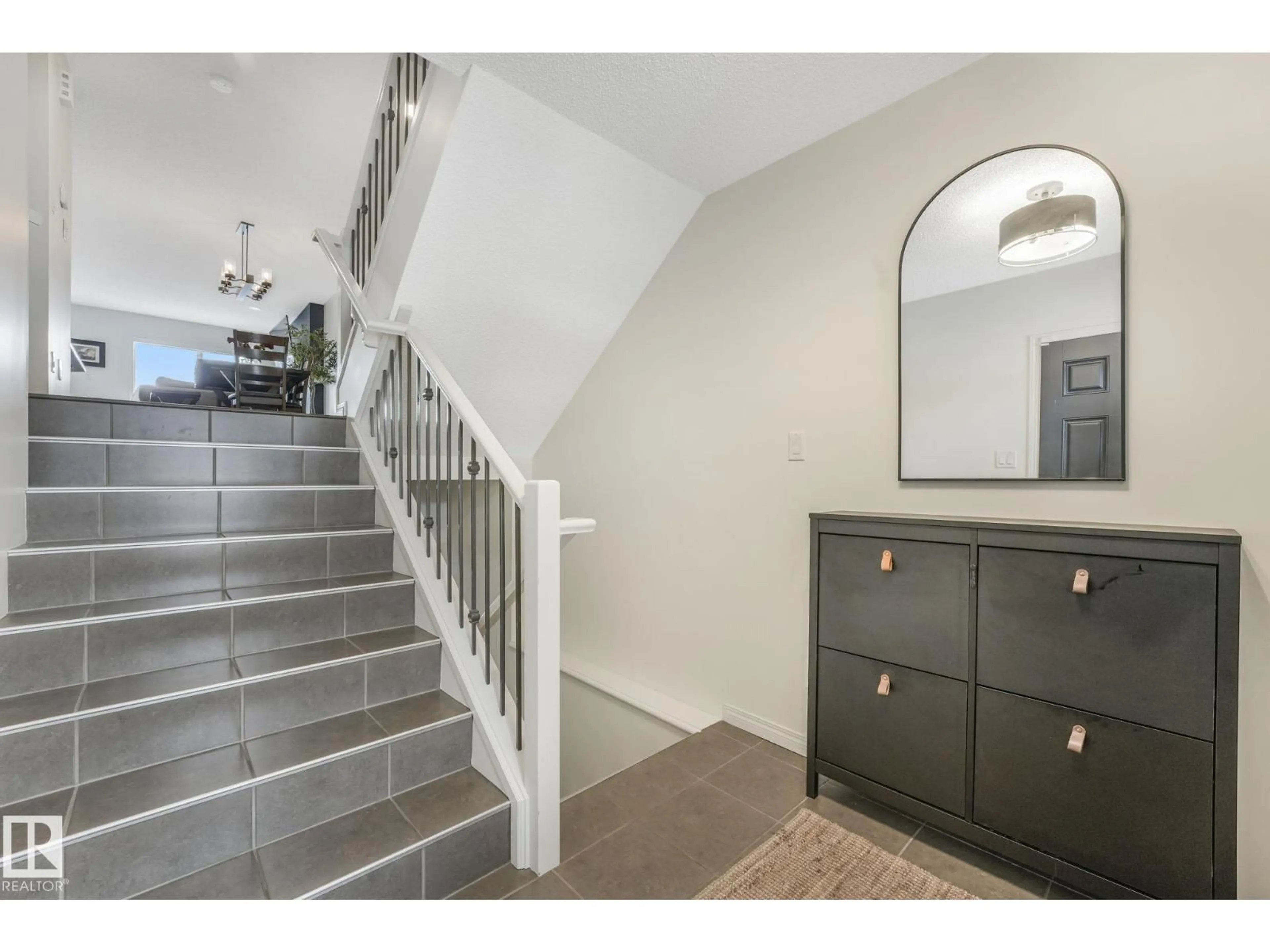 Indoor entryway for 5507 CRABAPPLE LO, Edmonton Alberta T6X1S5