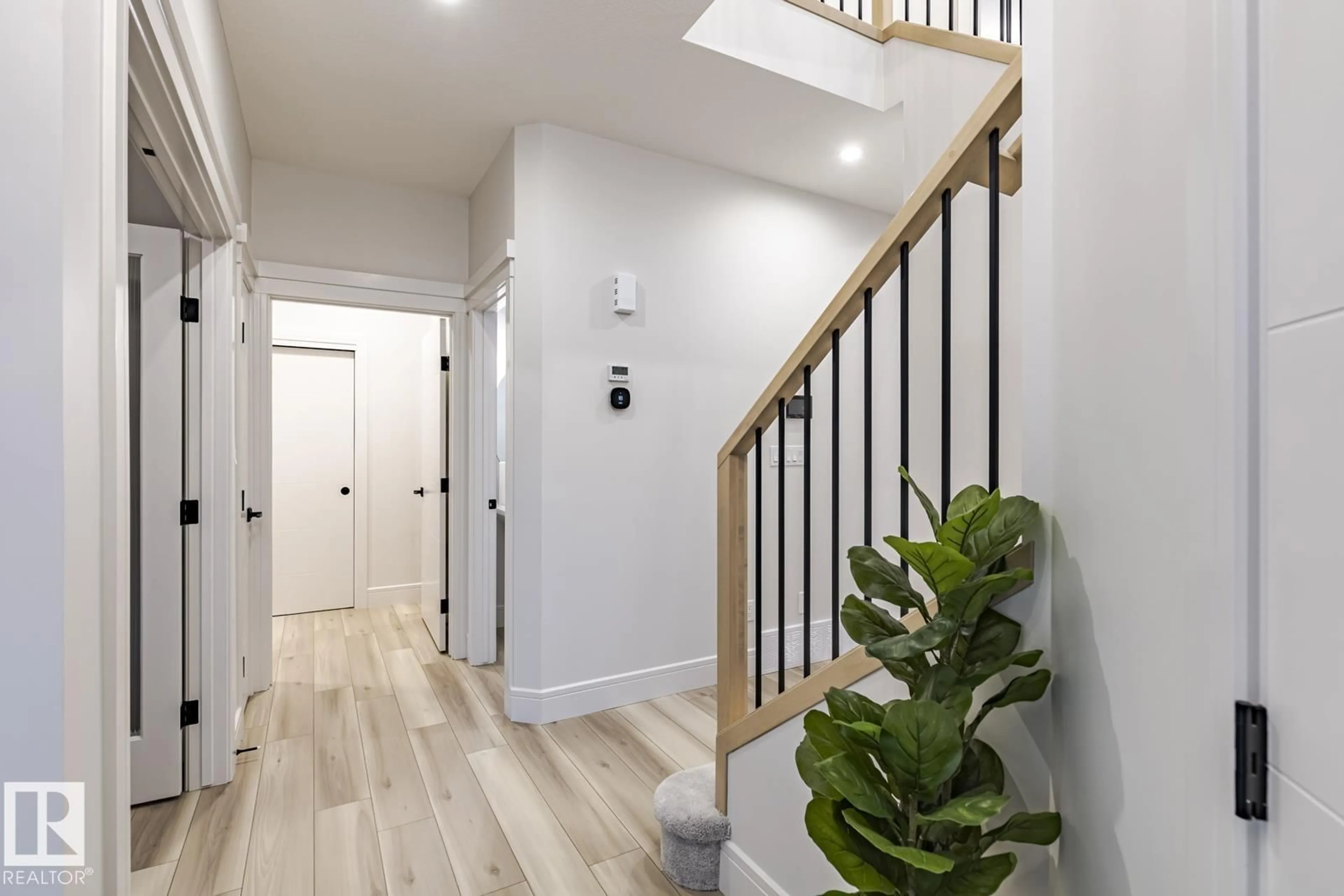 Indoor entryway for 6275 180 AV, Edmonton Alberta T5Y3X1