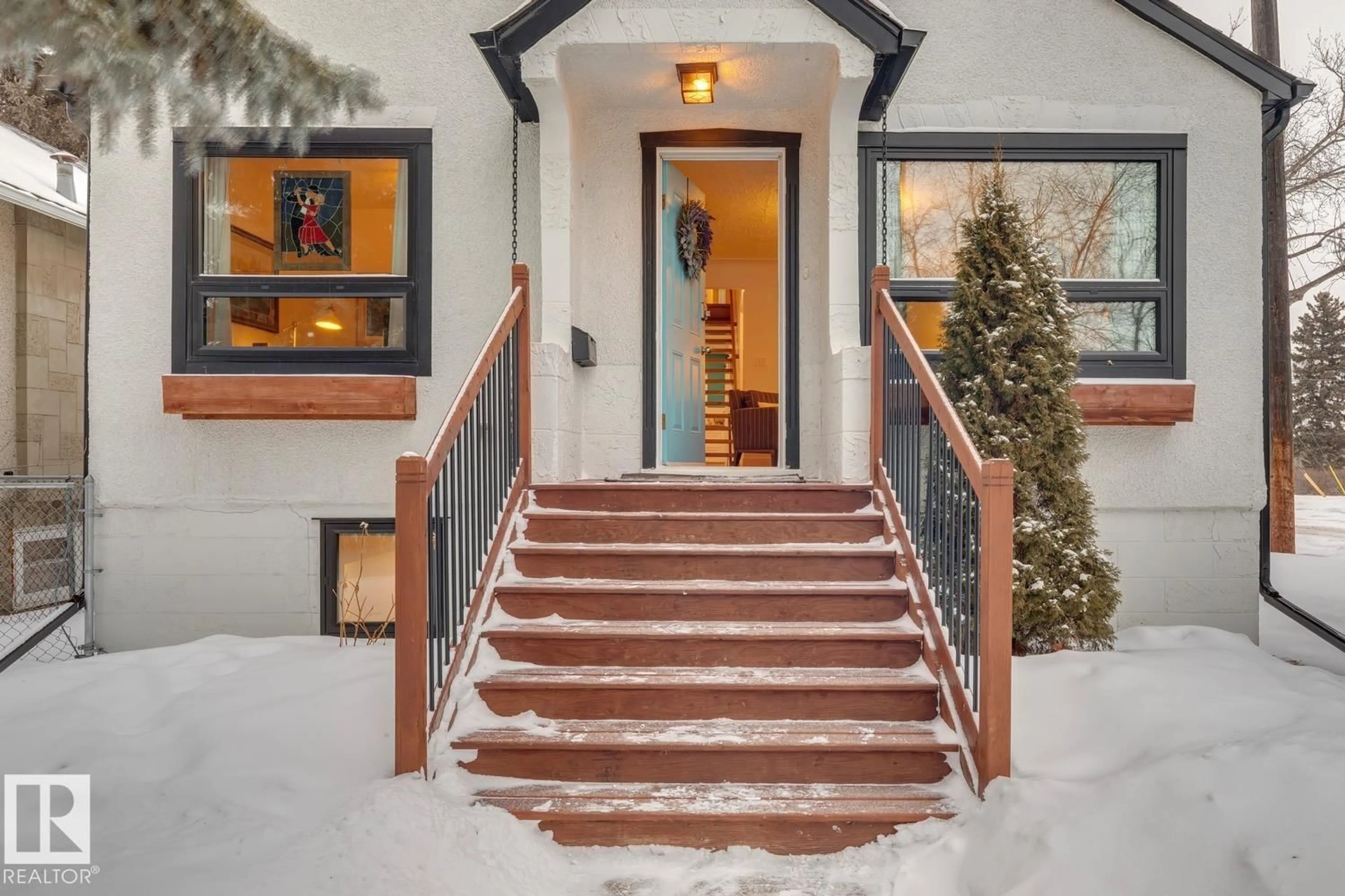 Indoor entryway for NW - 9602 83 AV, Edmonton Alberta T6C1C2