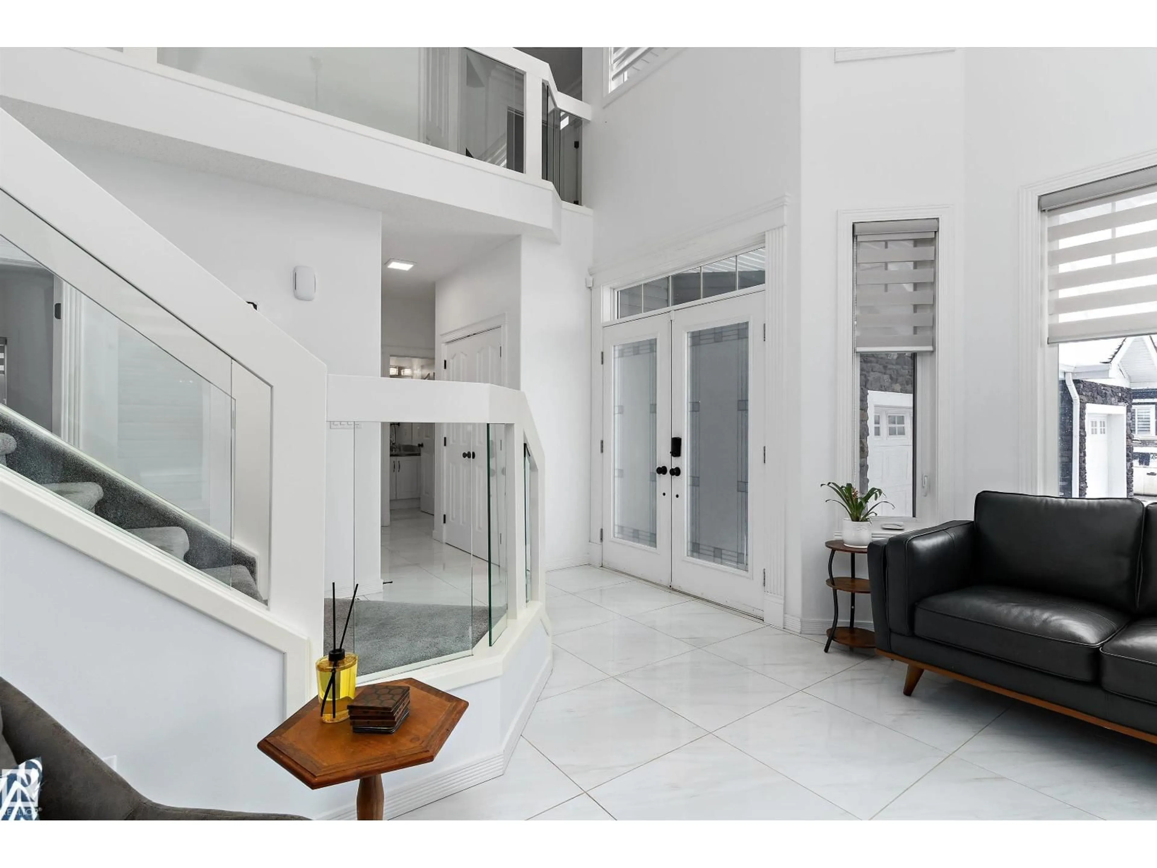 Indoor foyer for 1242 STARLING DR, Edmonton Alberta T5S0K4