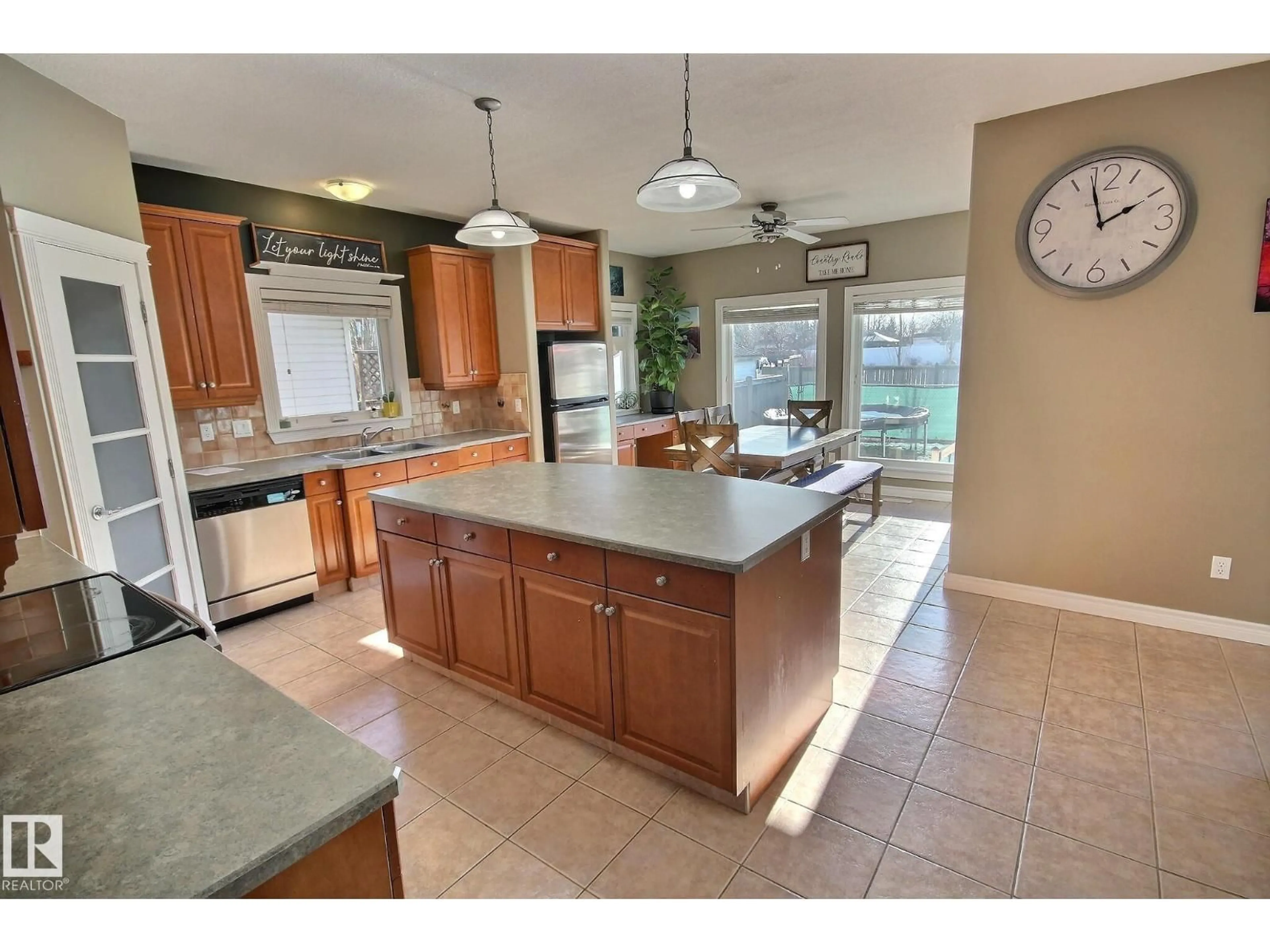 Open concept kitchen, ceramic/tile floor for 4 BRIDGEPORT BV, Leduc Alberta T9E8G8