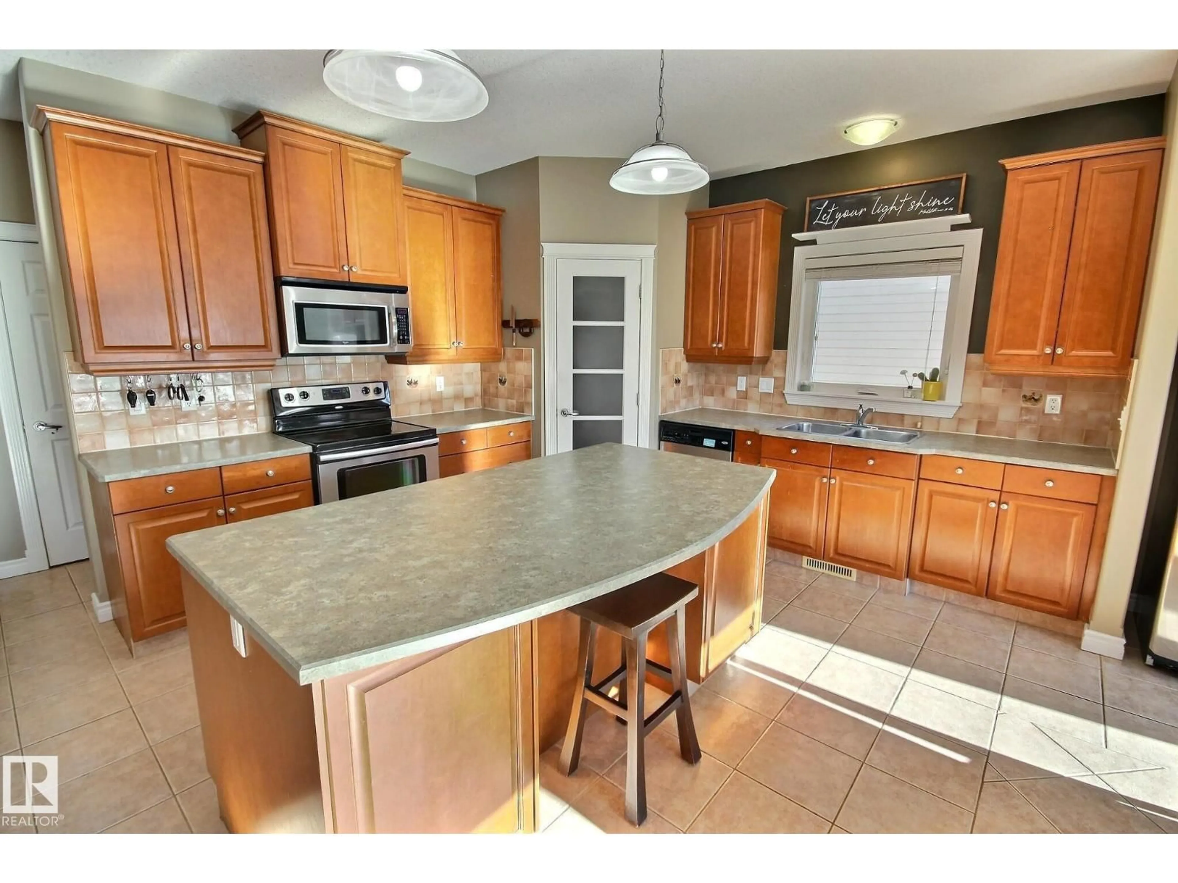 Open concept kitchen, ceramic/tile floor for 4 BRIDGEPORT BV, Leduc Alberta T9E8G8
