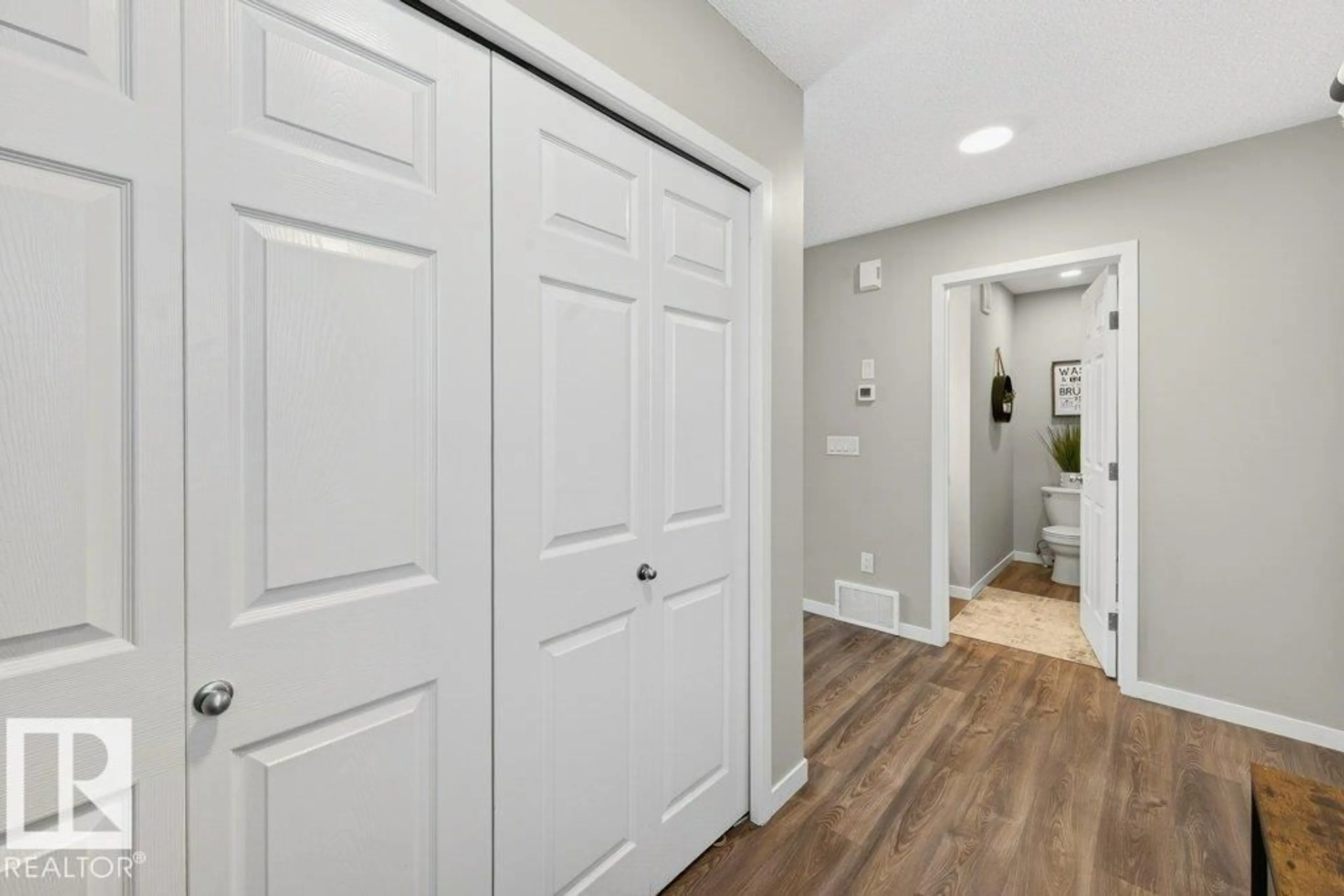 Indoor entryway for 2037 WESTERRA LO, Stony Plain Alberta T7Z0H8