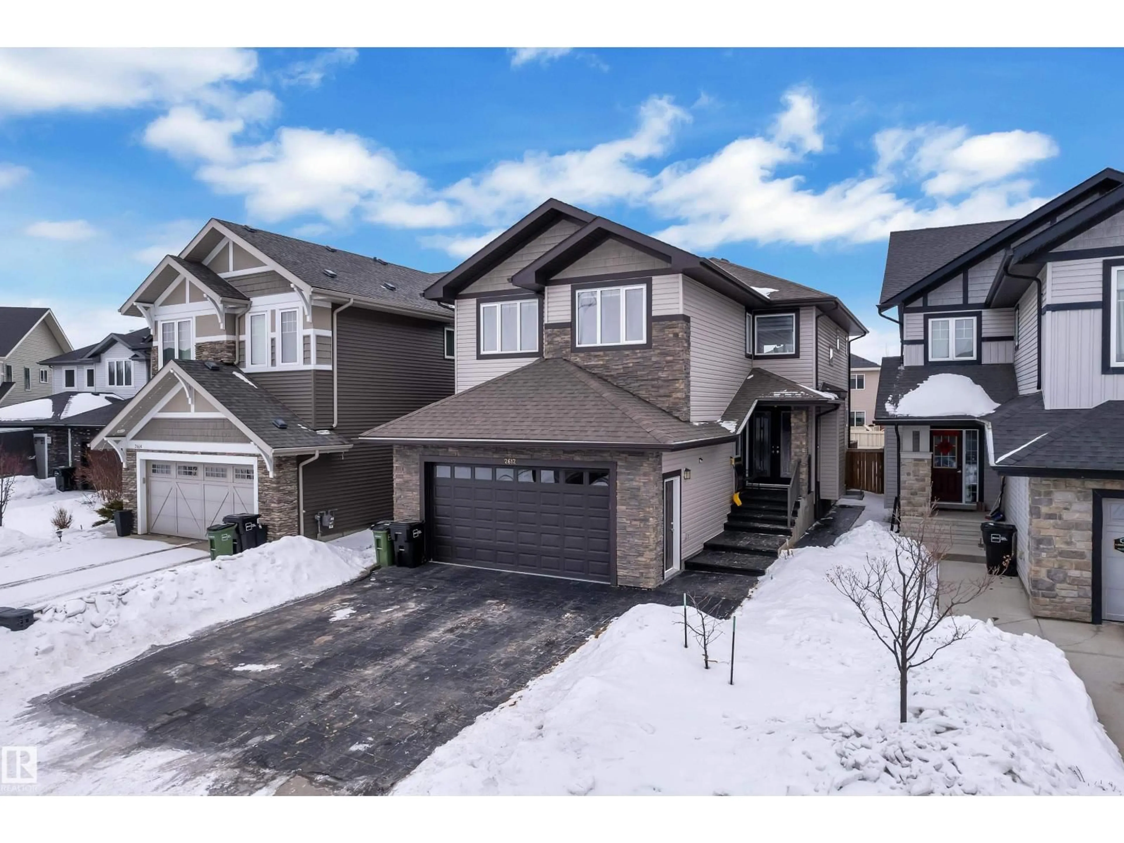 A pic from outside/outdoor area/front of a property/back of a property/a pic from drone, street for 2612 ADAM CO SW, Edmonton Alberta T6W3C1