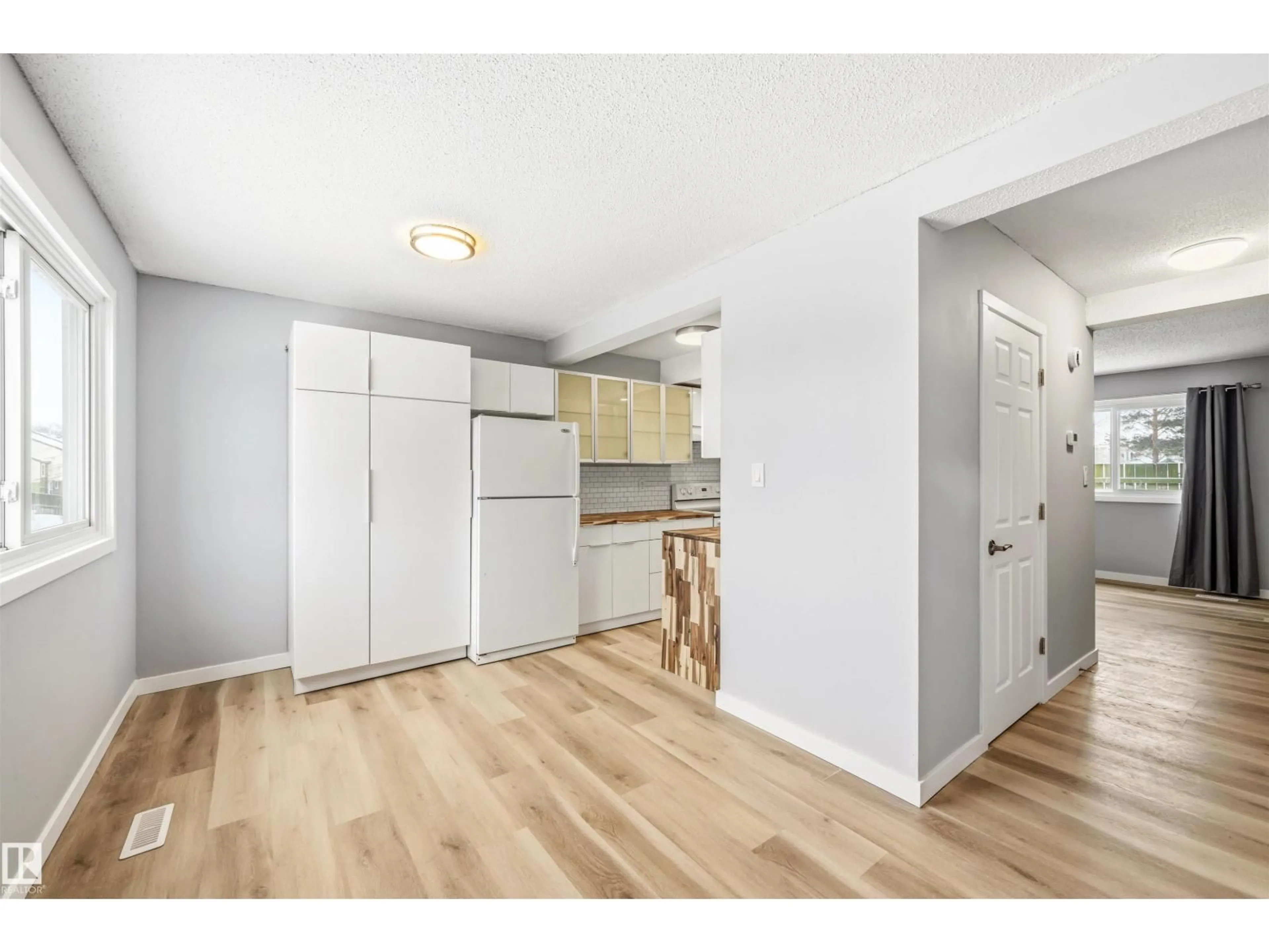 Unknown for 655 ABBOTTSFIELD RD, Edmonton Alberta T5W4R4