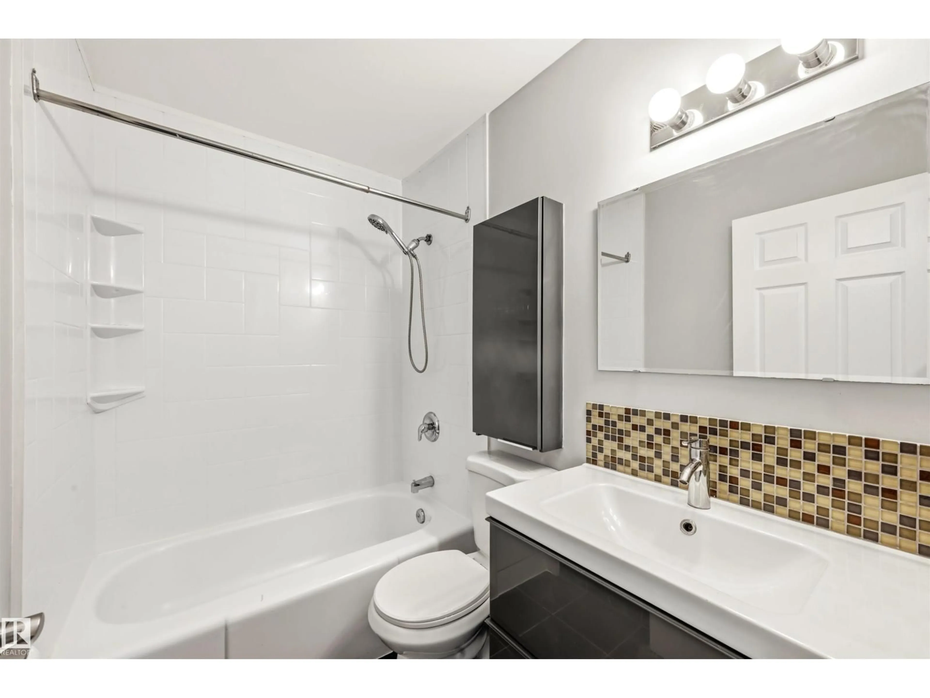Standard bathroom, ceramic/tile floor for 655 ABBOTTSFIELD RD, Edmonton Alberta T5W4R4