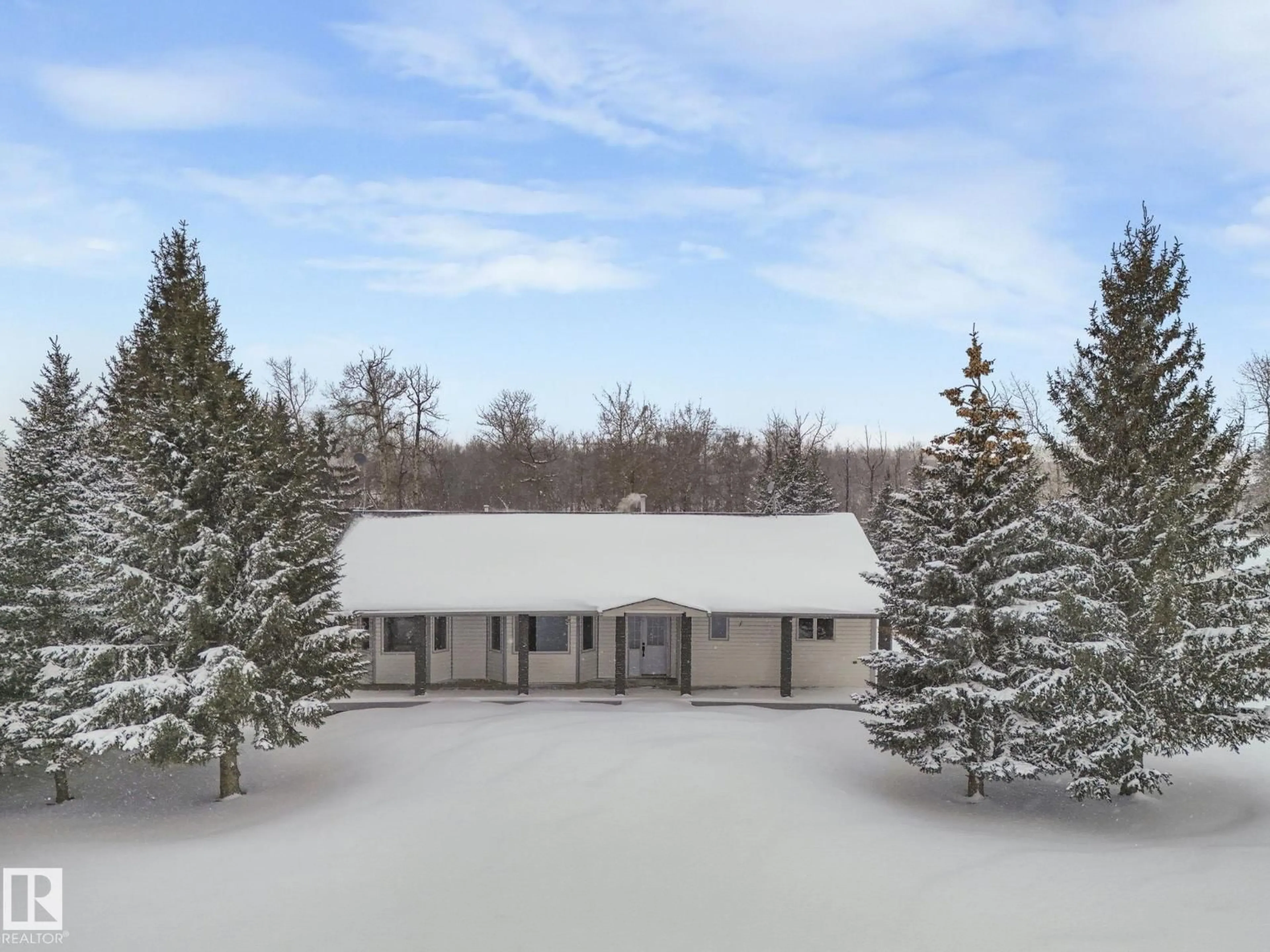 A pic from outside/outdoor area/front of a property/back of a property/a pic from drone, unknown for 57420 RGE ROAD 252, Rural Sturgeon County Alberta T0G1L1