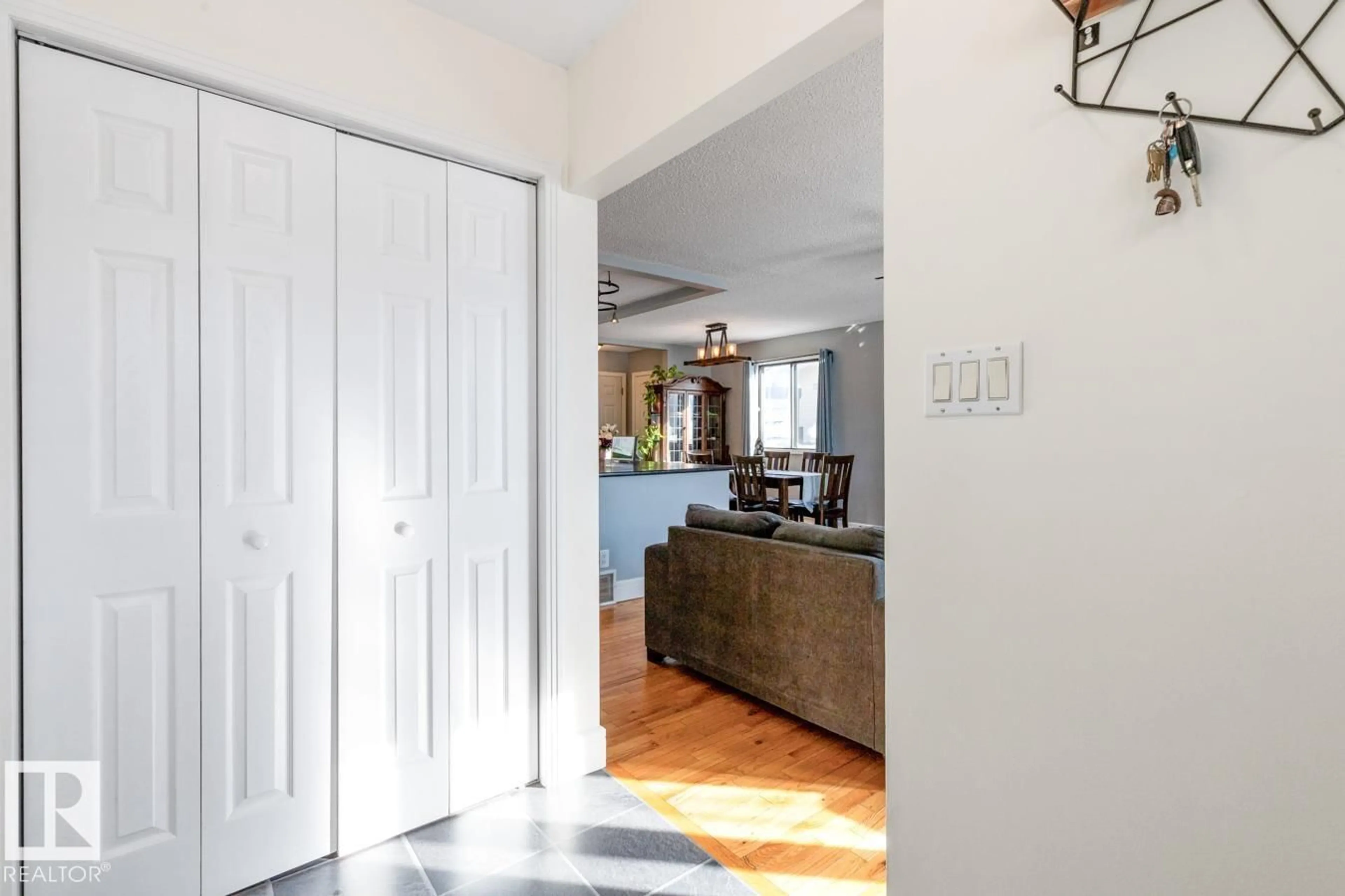 Indoor entryway for 8604 104 AV, Morinville Alberta T8R1C1