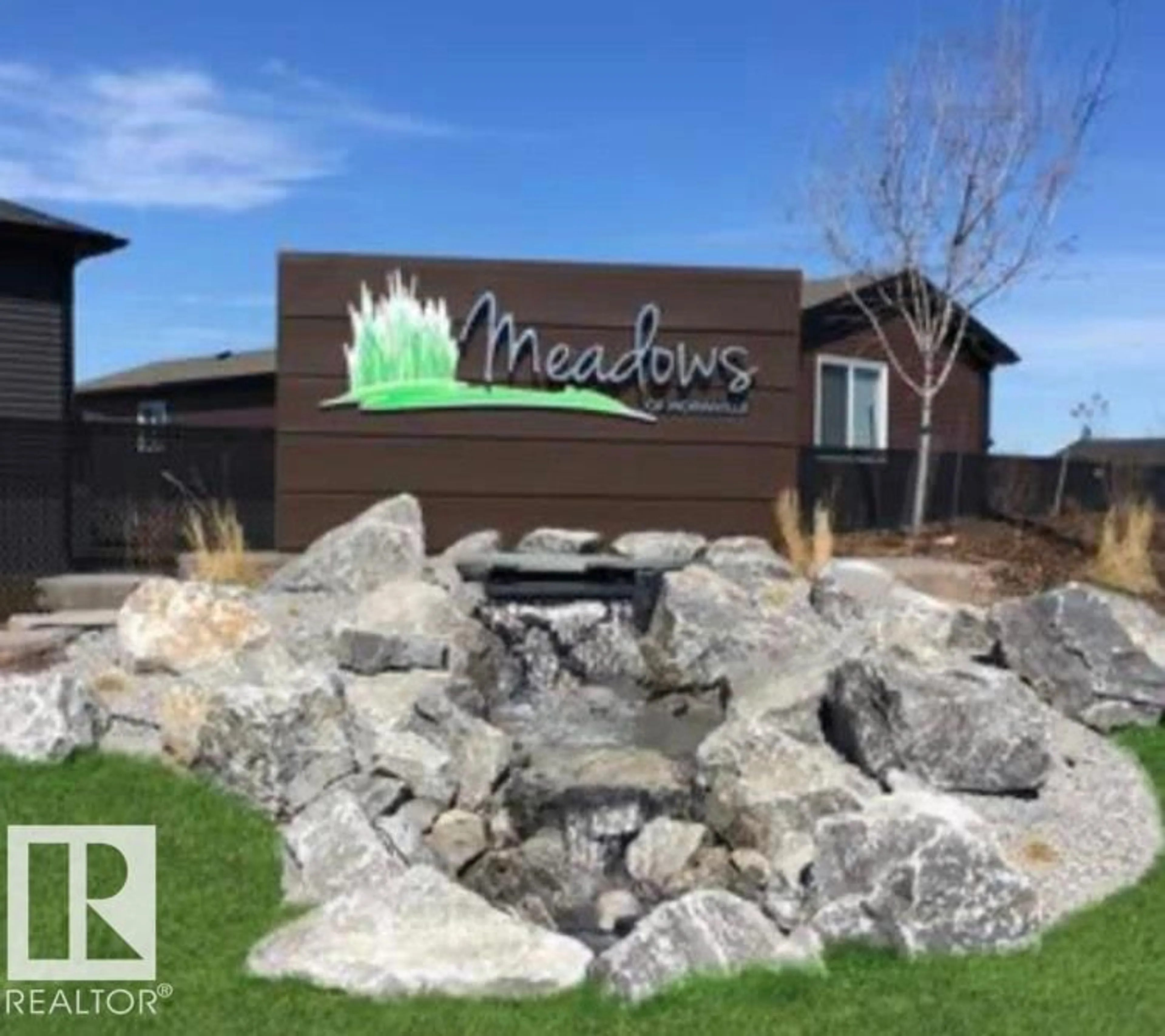 A pic from outside/outdoor area/front of a property/back of a property/a pic from drone, mountain view for 115 HAWTHORN DR, Morinville Alberta T8R2P7