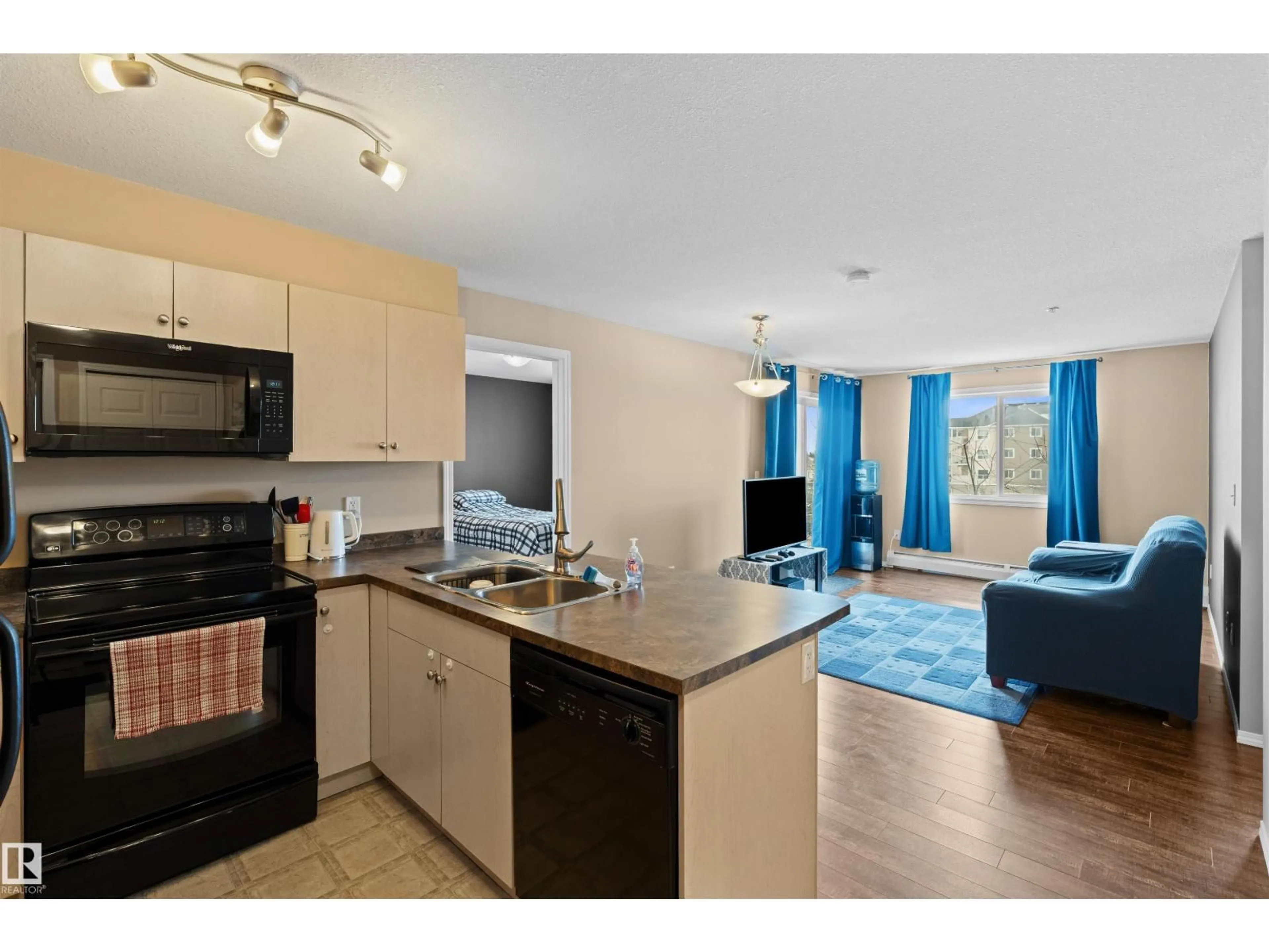 Standard kitchen, unknown for 320 - 4309 33 ST, Stony Plain Alberta T7Z0C4