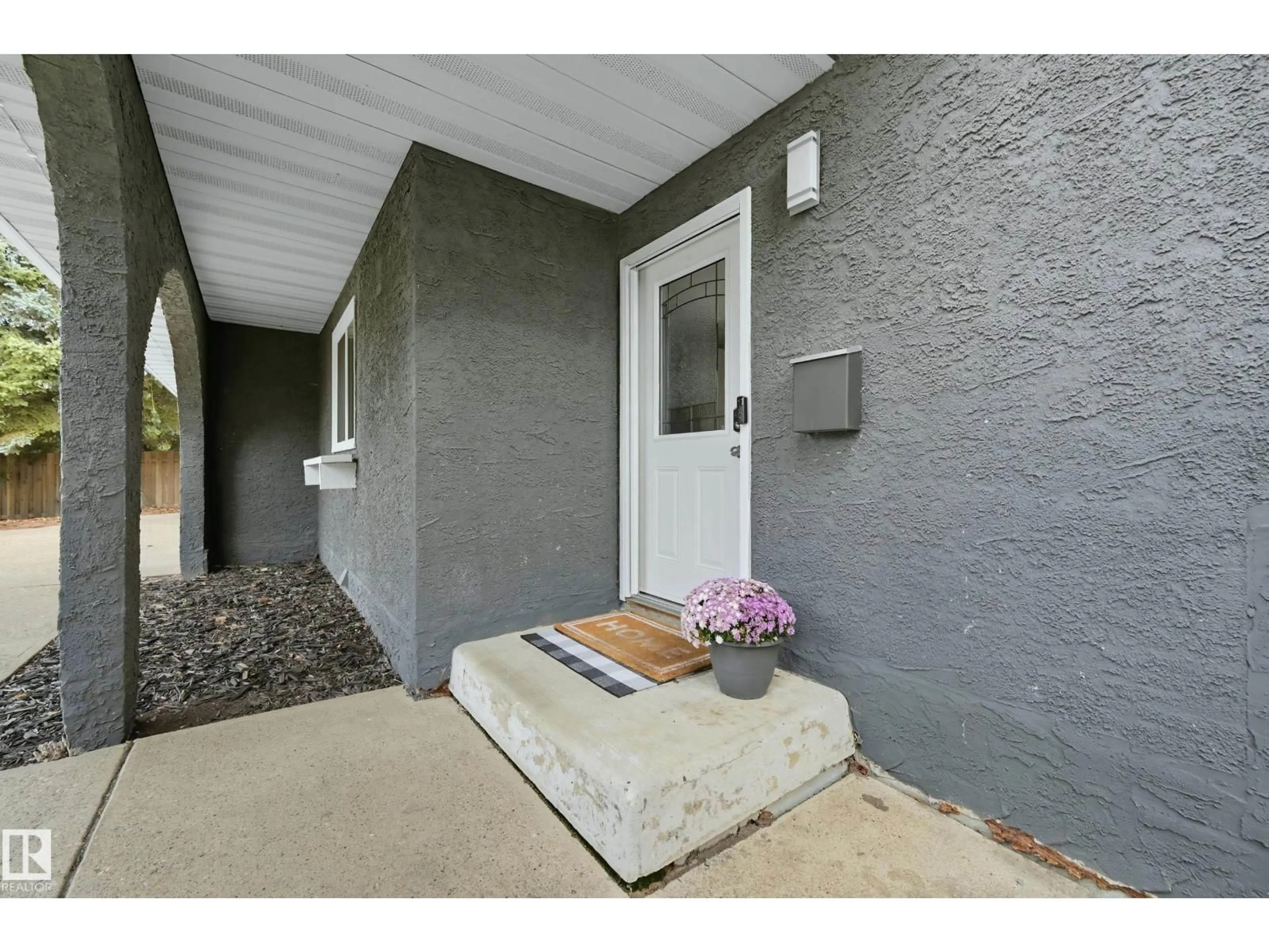 Indoor entryway for 6 BRAESIDE CR, Sherwood Park Alberta T8A3M8