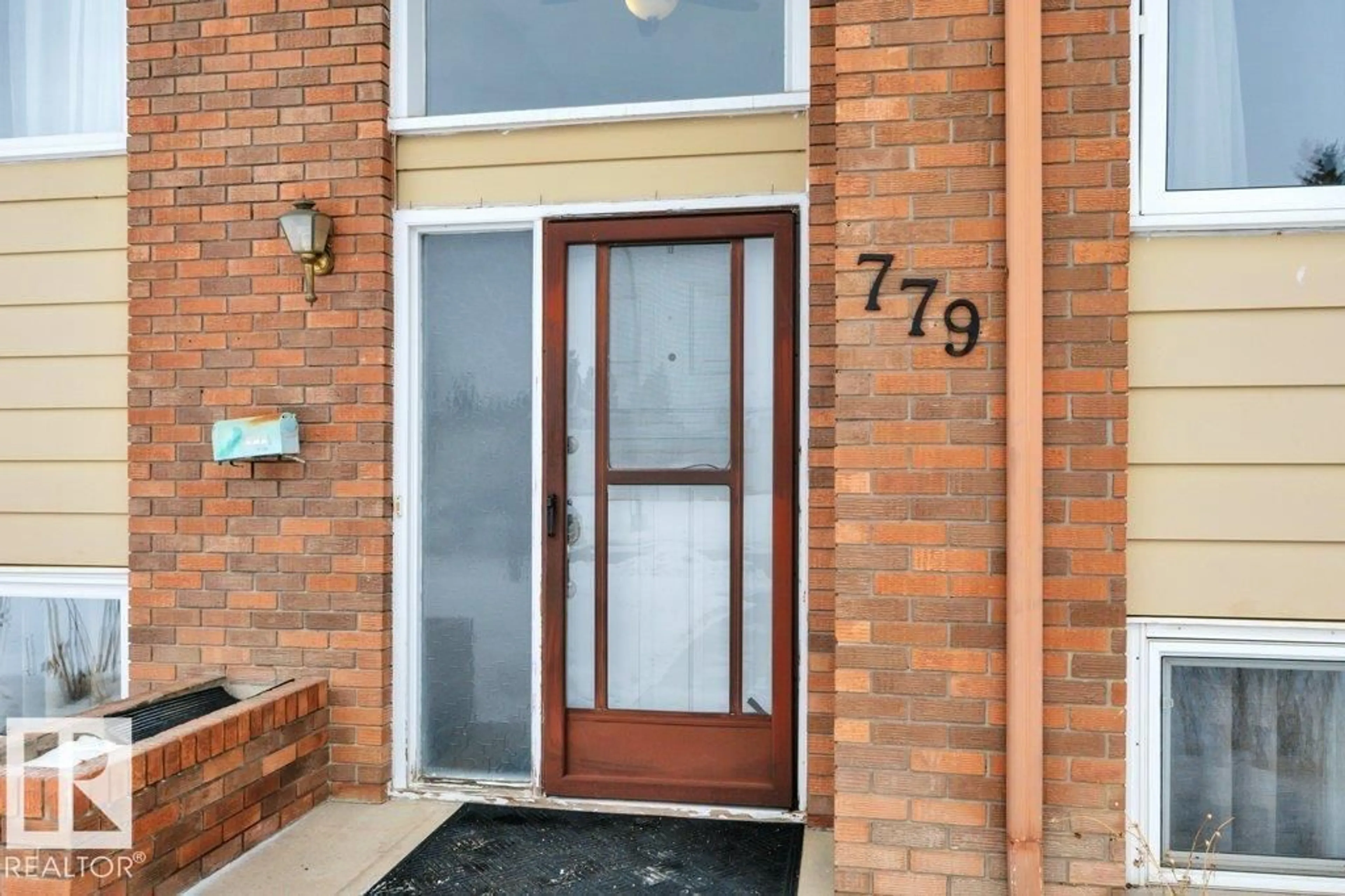Indoor entryway for 779 KNOTTWOOD RD, Edmonton Alberta T6K1W4