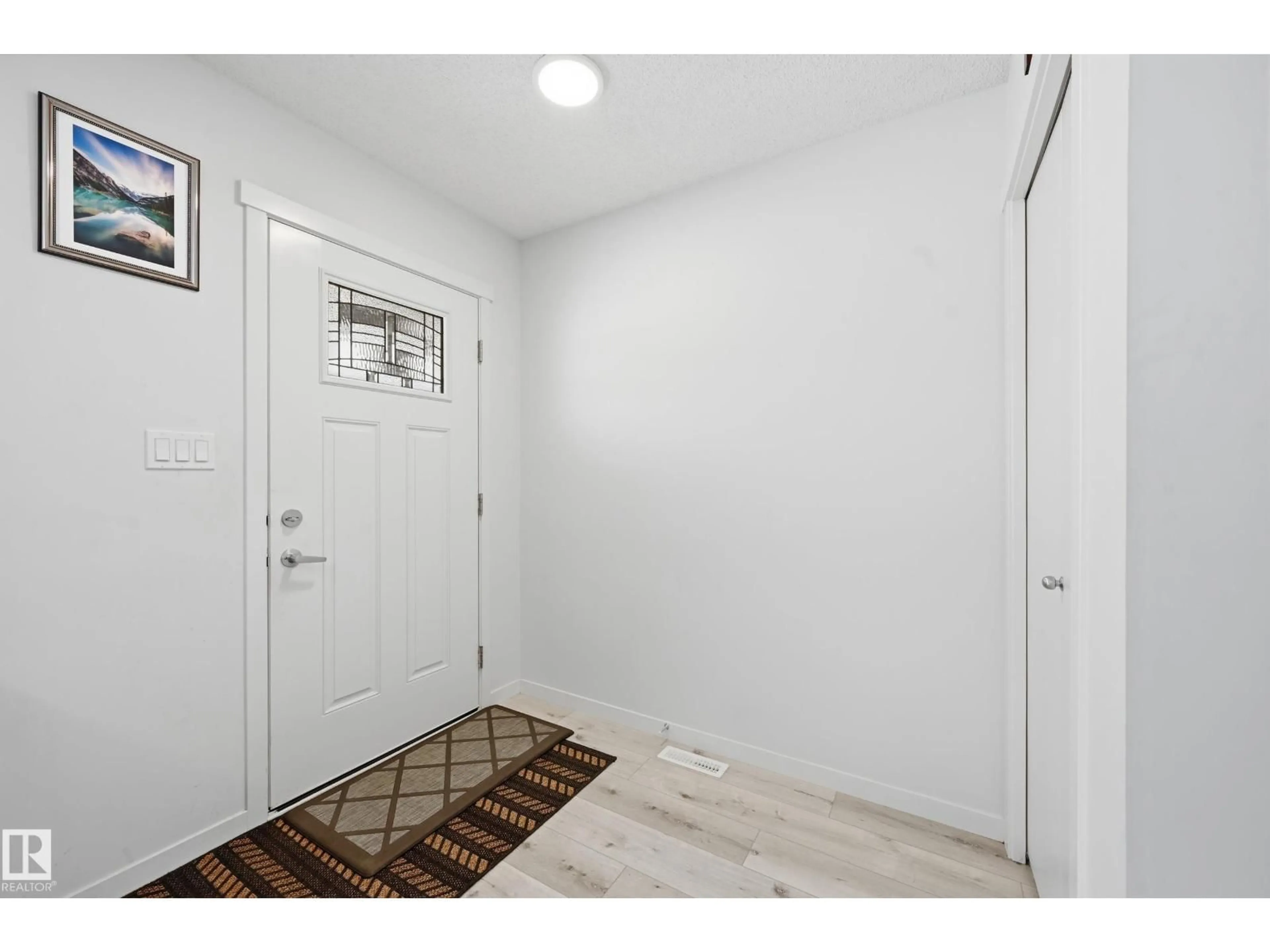 Indoor entryway for 2608 201 STREET, Edmonton Alberta T6M1K5