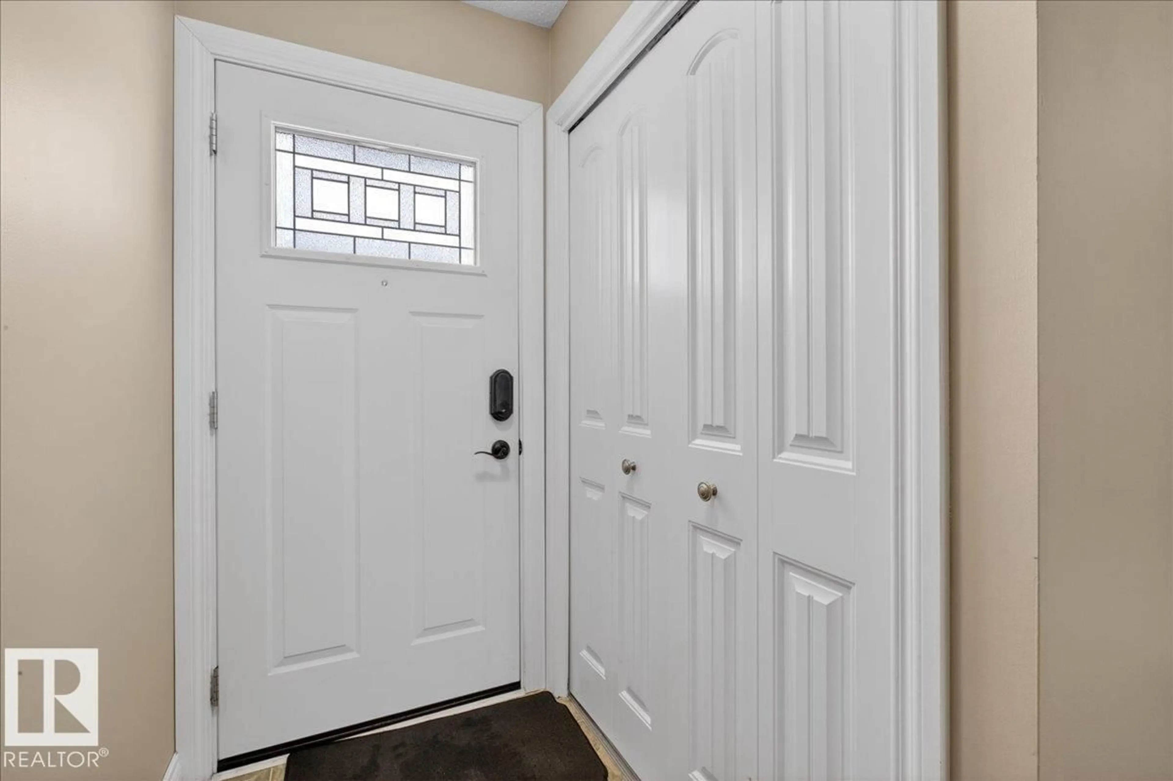 Indoor entryway for NW - 8804 38 AV, Edmonton Alberta T6K0E6