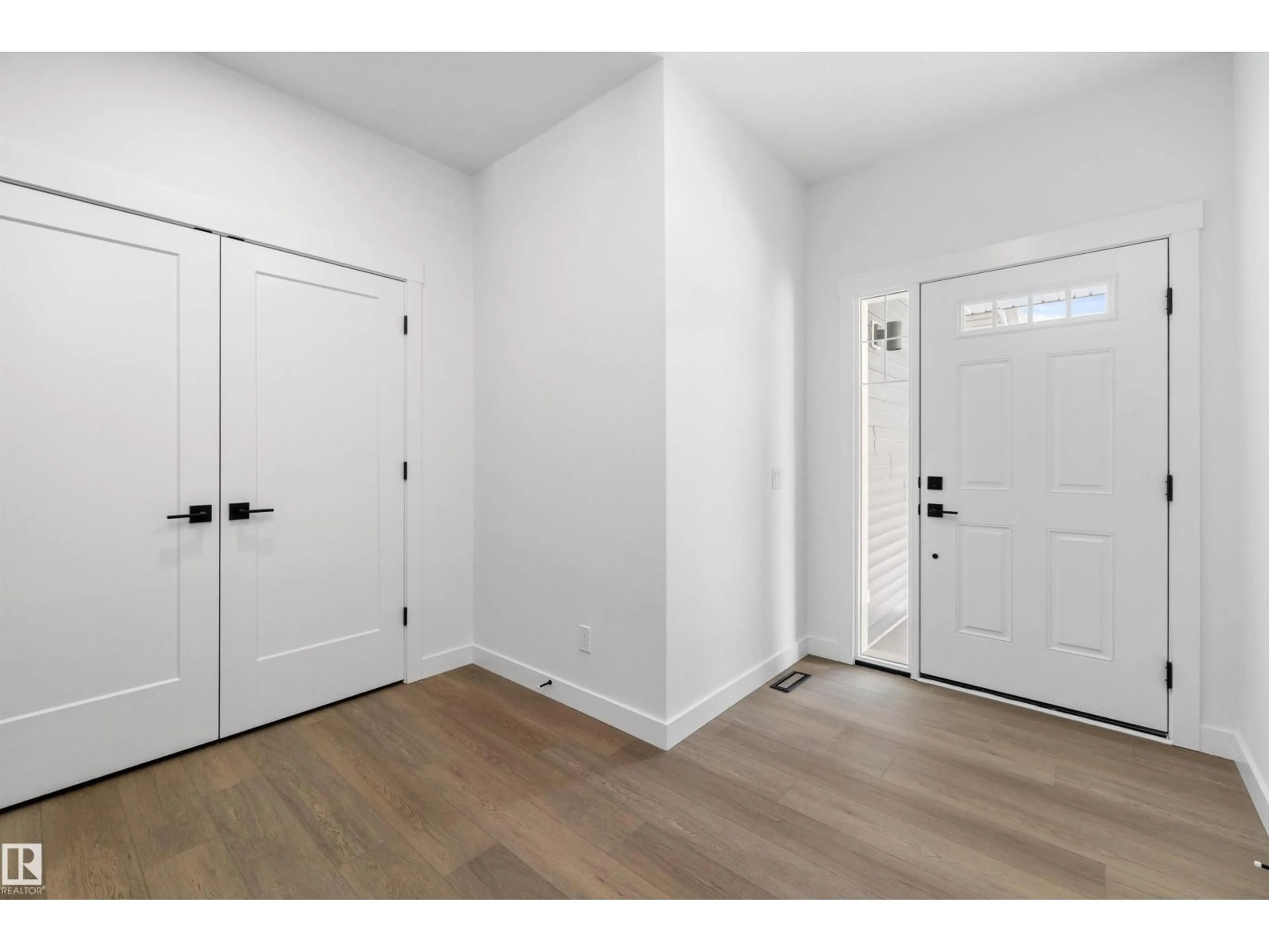 Indoor entryway for 1077 CRISTALL CR, Edmonton Alberta T6W5S6