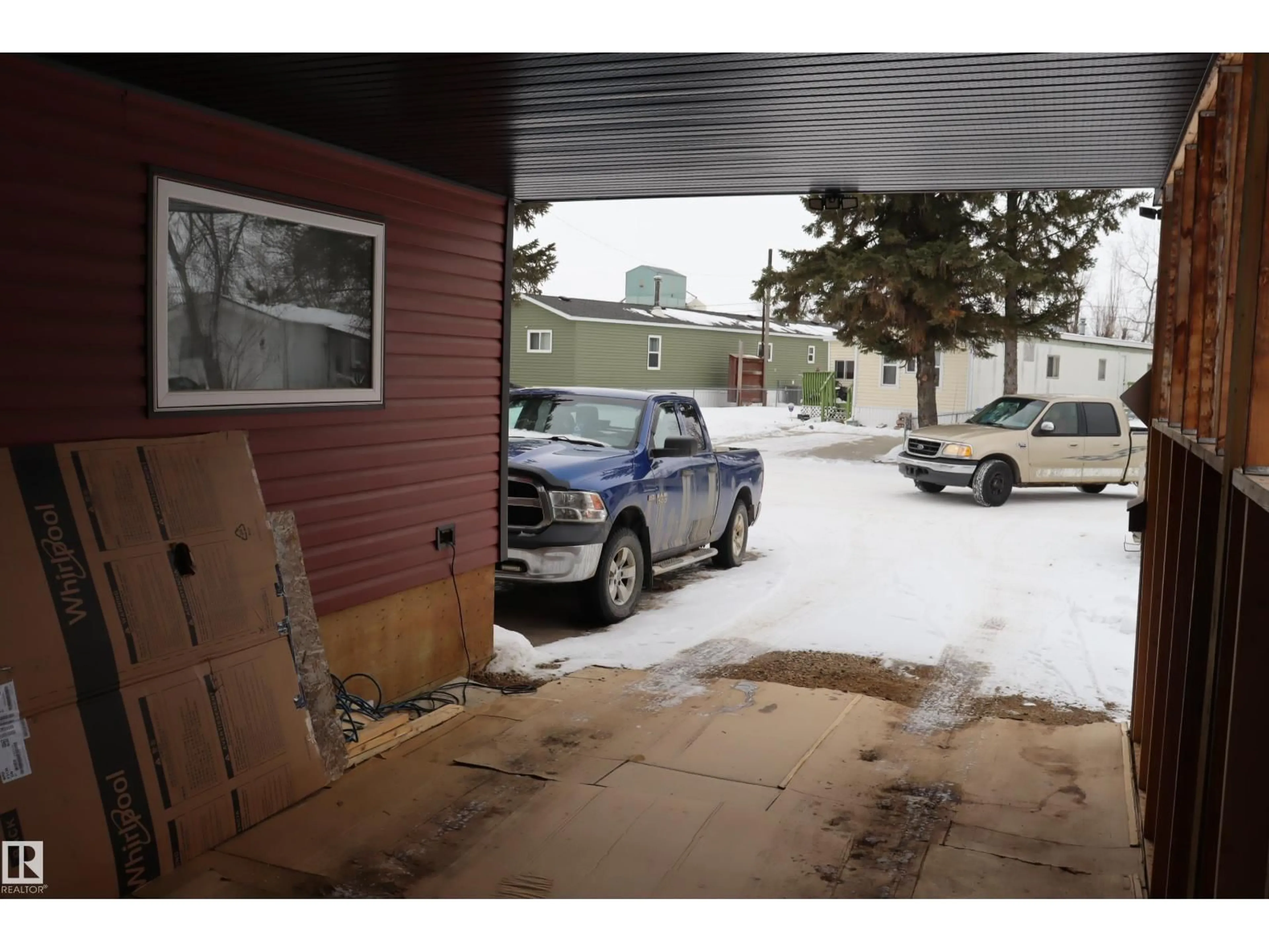 Indoor garage for 56 - 4204 47 ST, Wetaskiwin Alberta T9A2H5