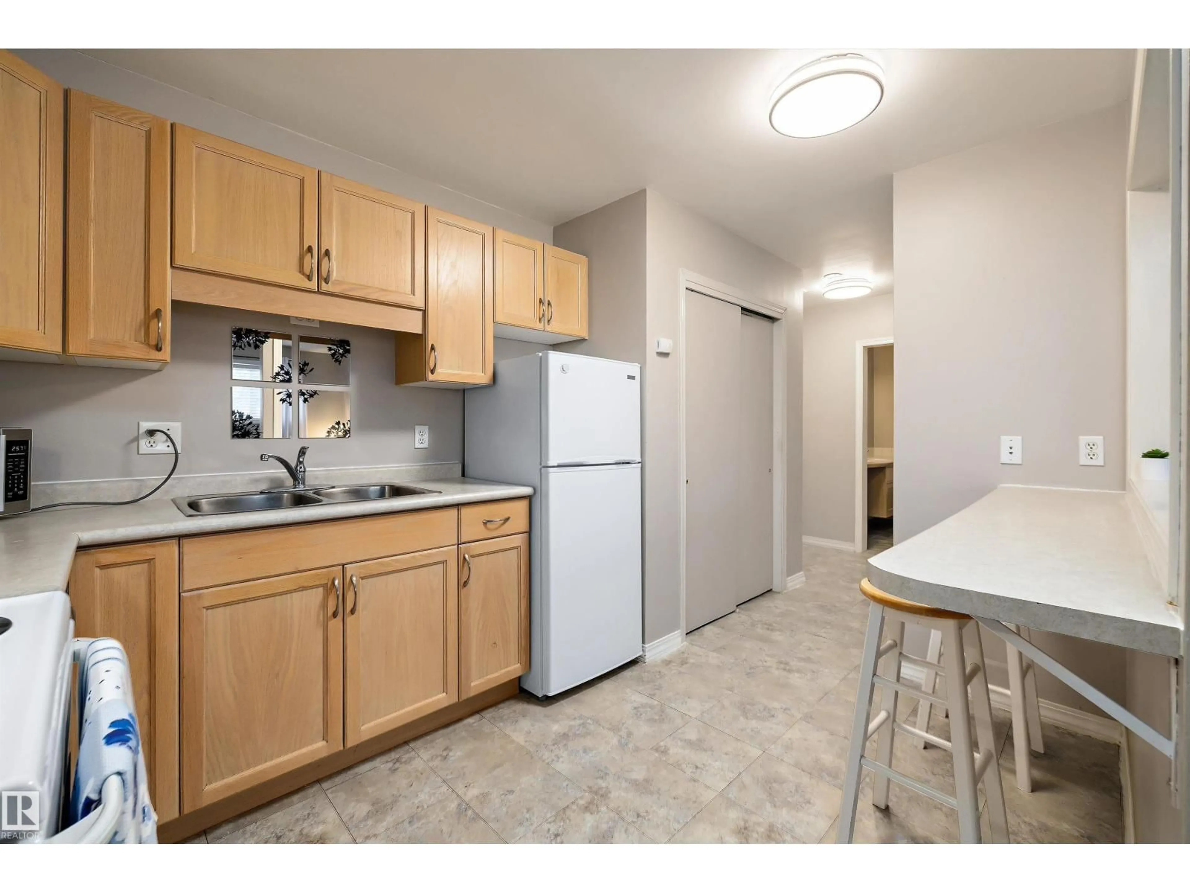 Standard kitchen, unknown for #4 - 8803 101 ST, Edmonton Alberta T6E3Z9