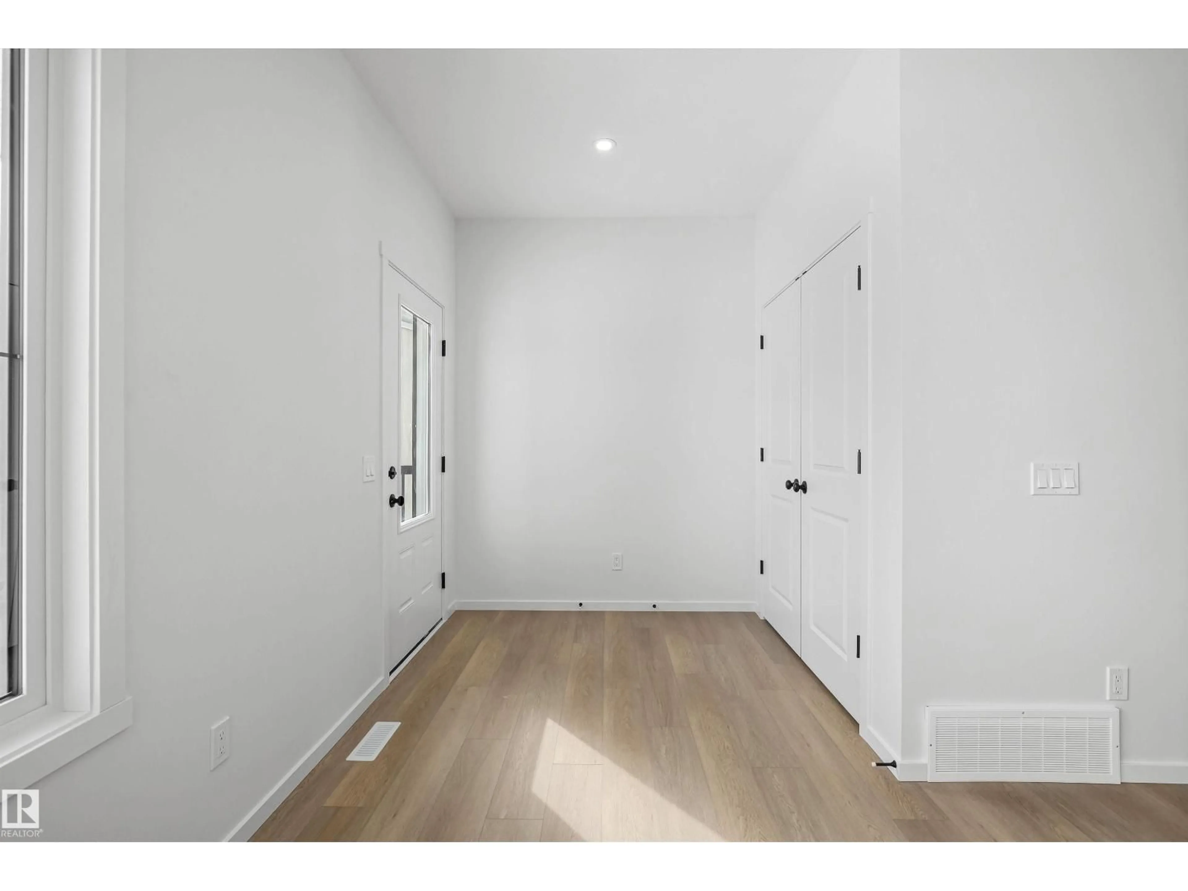Indoor entryway for 276 CHAPPELLE DR, Edmonton Alberta T6W5R4
