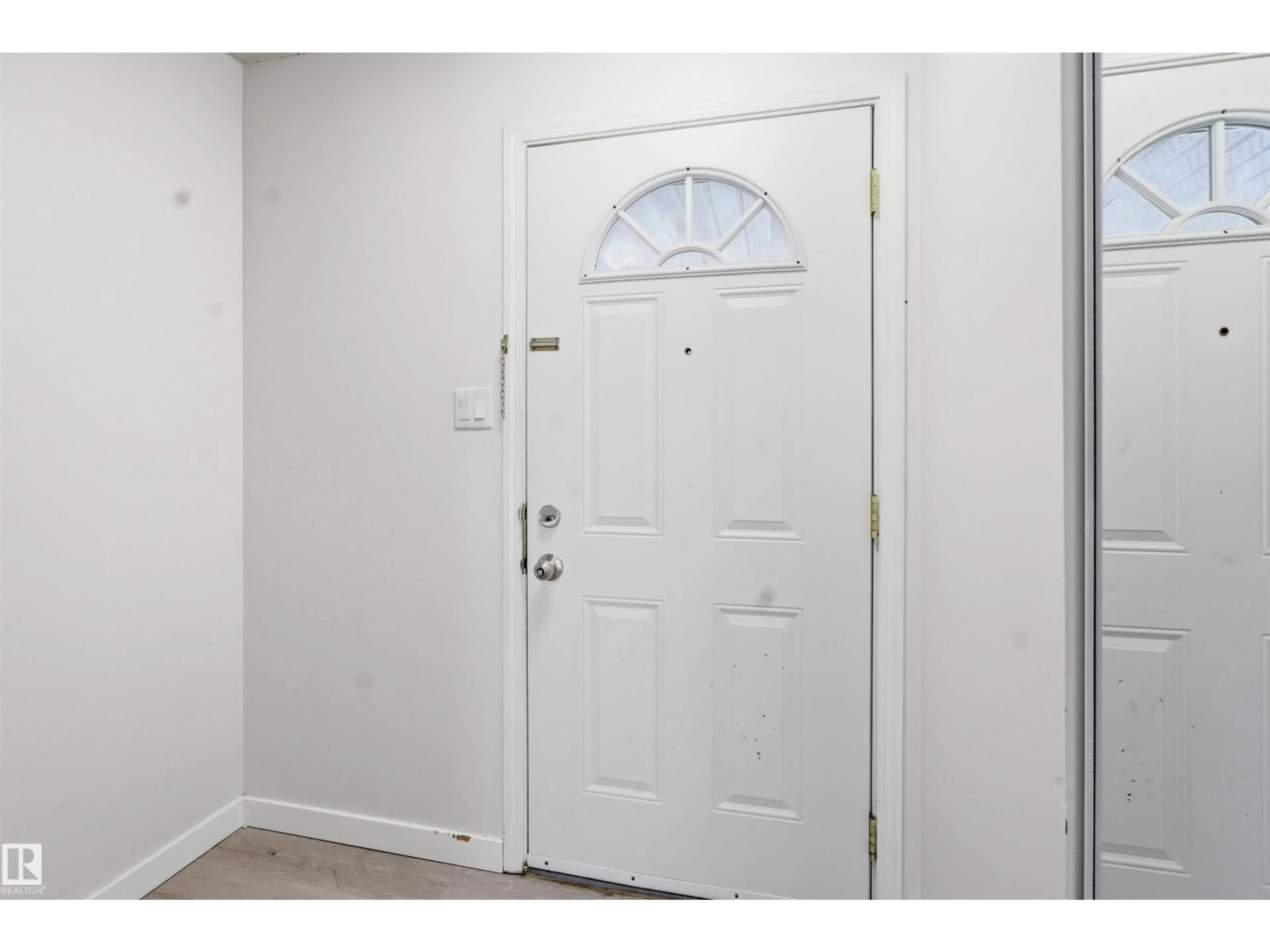 Indoor entryway for B4 - 1 GARDEN GROVE GV, Edmonton Alberta T6J2L3