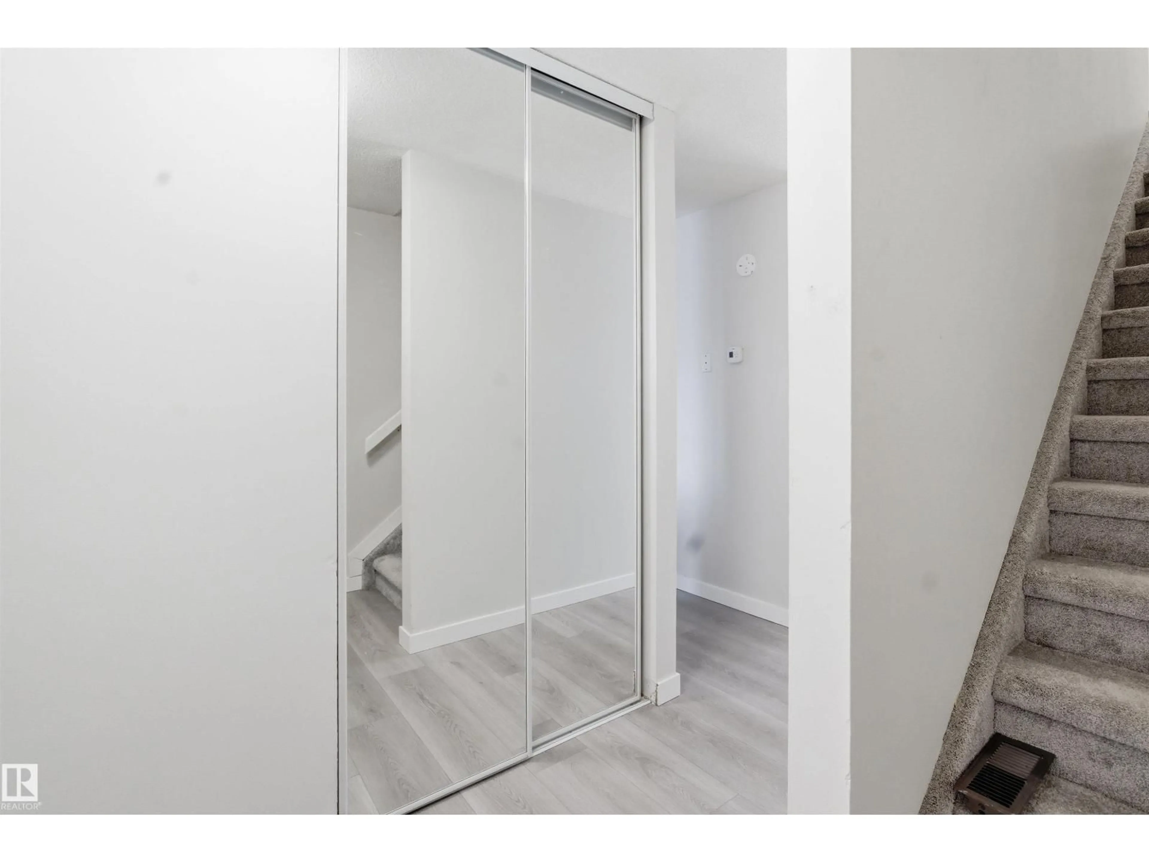 Unknown for B4 - 1 GARDEN GROVE GV, Edmonton Alberta T6J2L3