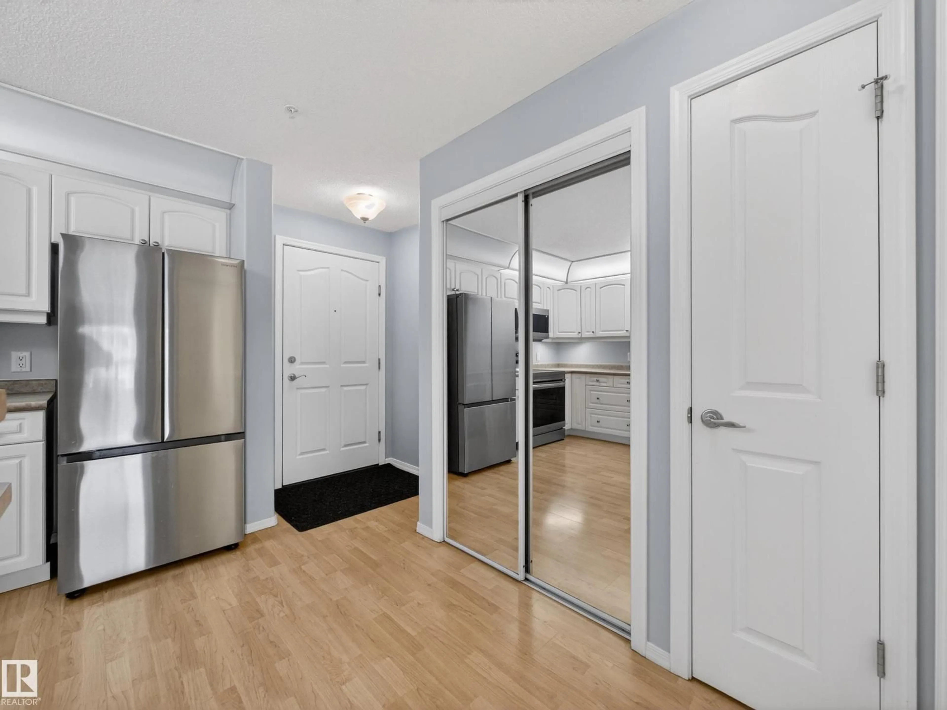 Indoor entryway for 302 - 9008 99 AV, Edmonton Alberta T5H4M6