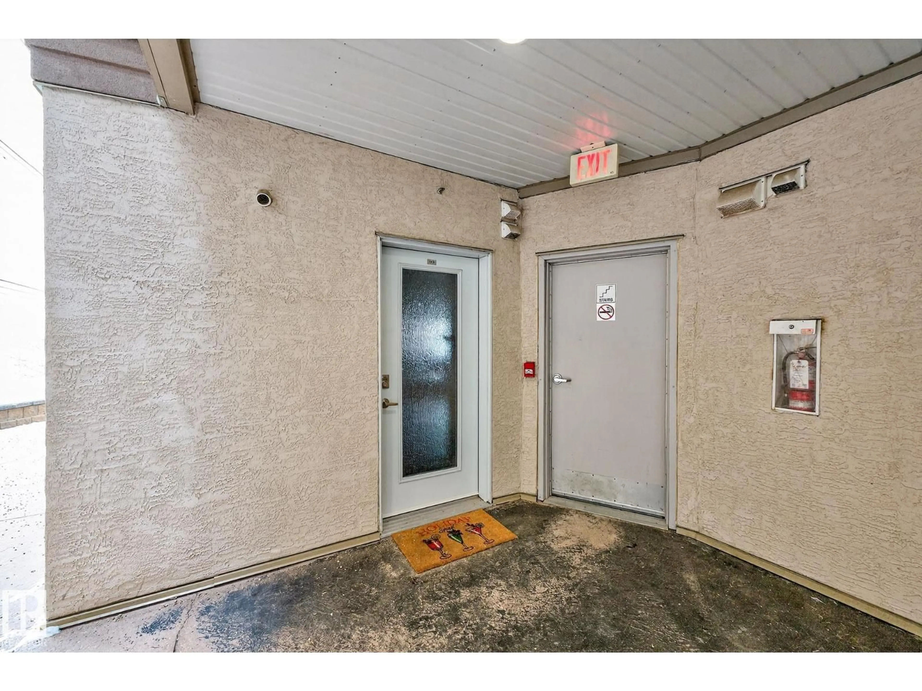 Indoor foyer for #140 - 4827 104A ST, Edmonton Alberta T6H0R5