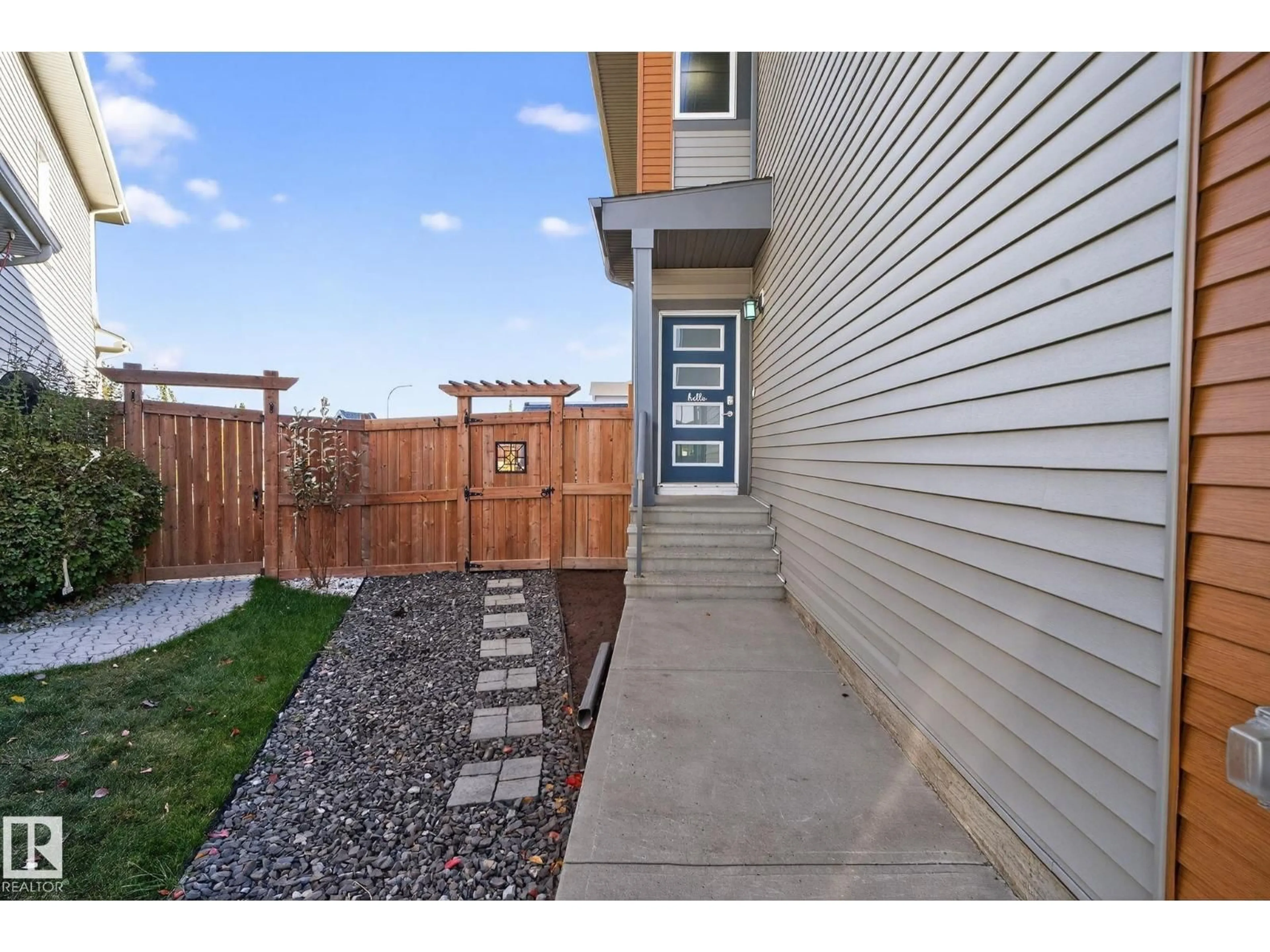 Patio, street for 775 BERG LO, Leduc Alberta T9E1G8