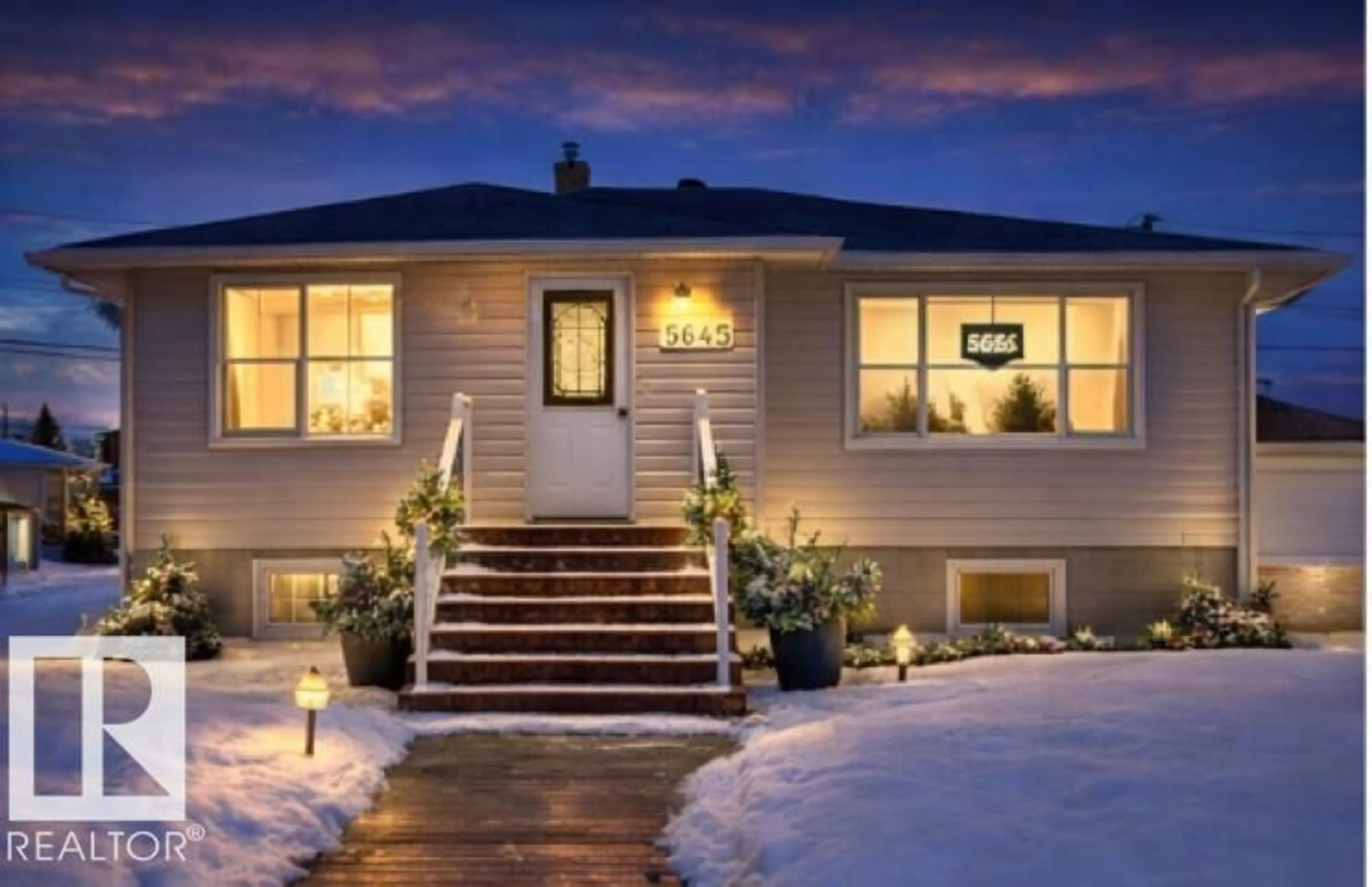 Home with vinyl exterior material, street for 5645 50 ST, Vegreville Alberta T9C1H7