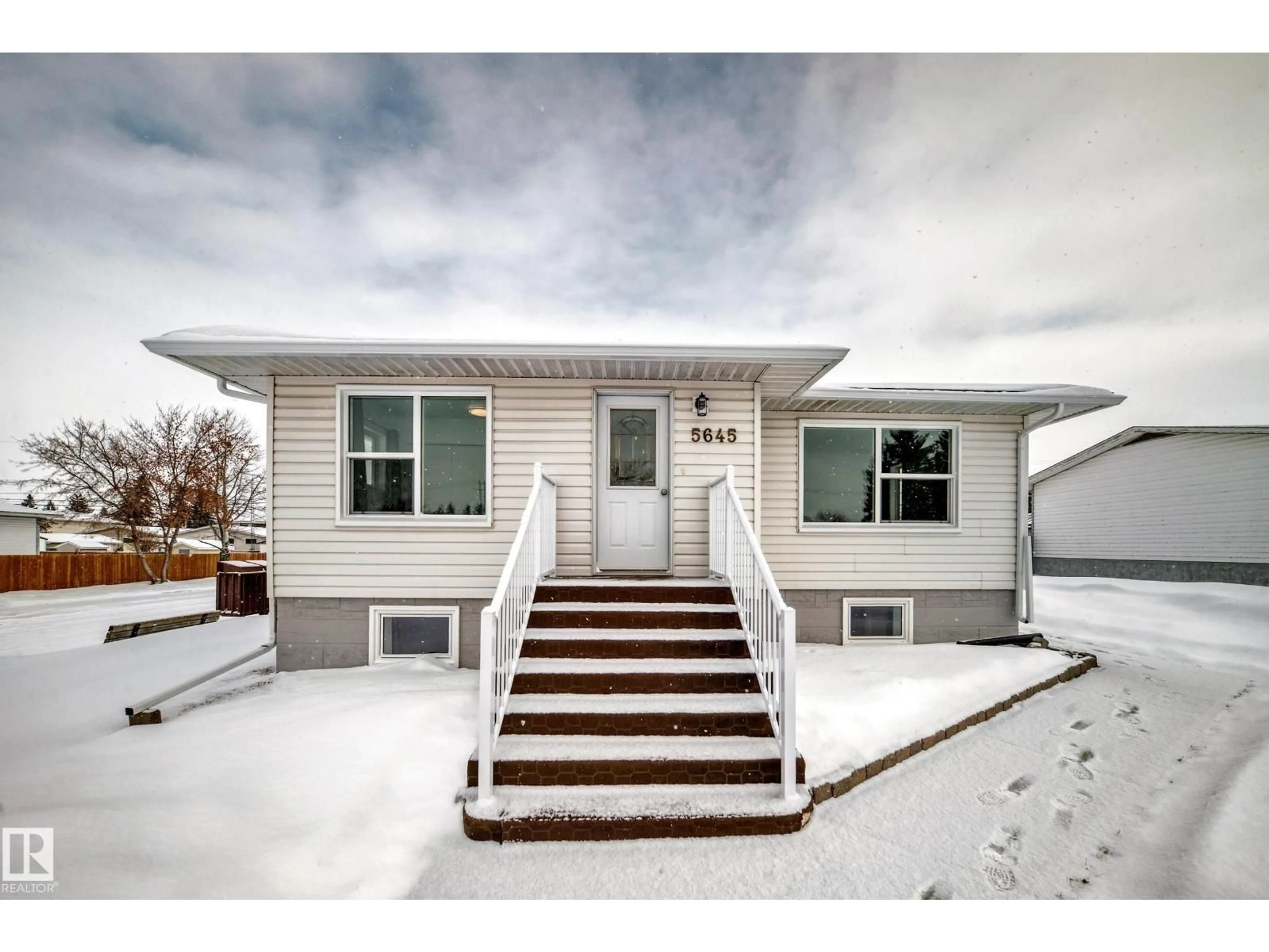 Home with vinyl exterior material, street for 5645 50 ST, Vegreville Alberta T9C1H7