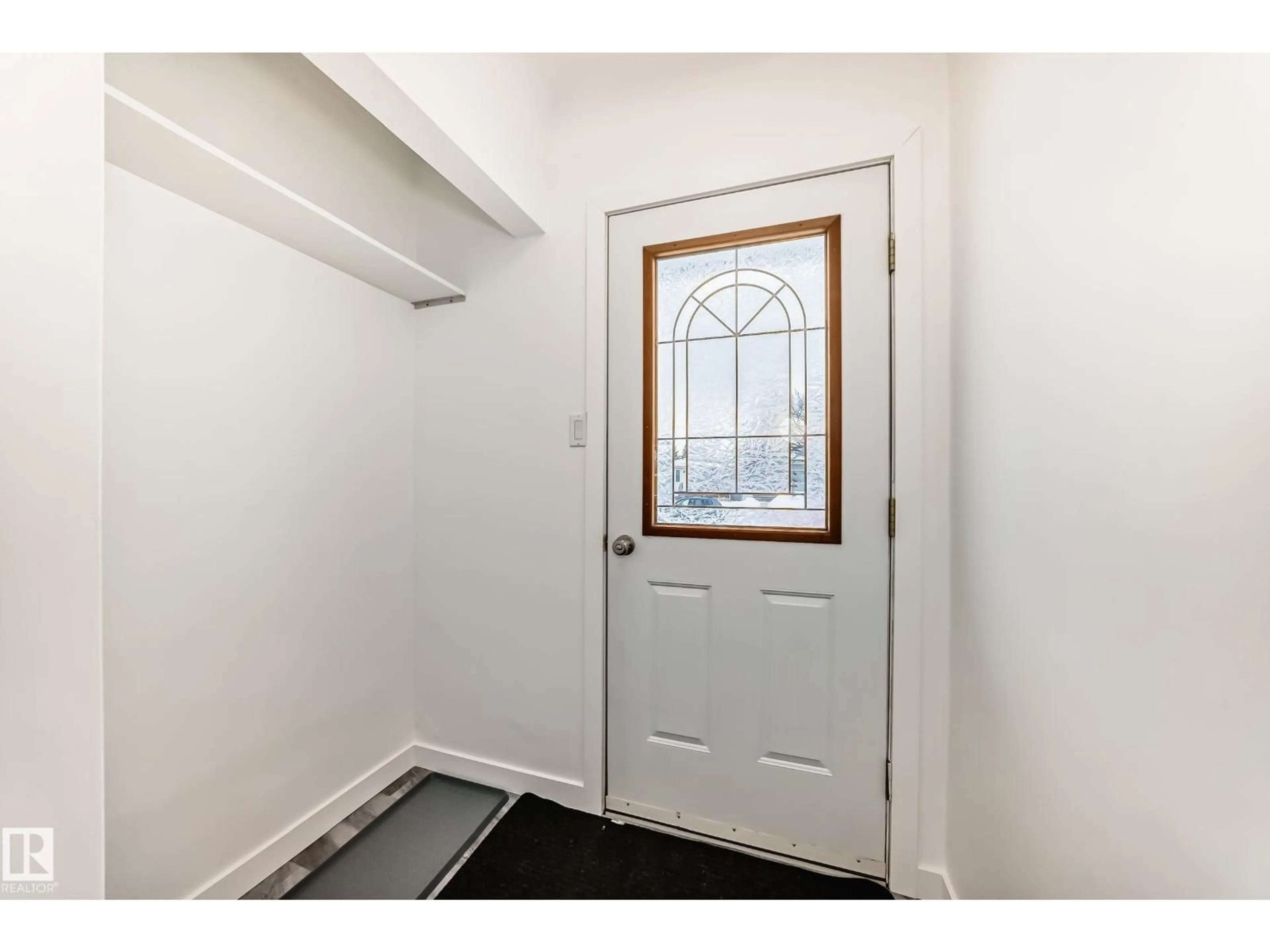 Indoor entryway for 5645 50 ST, Vegreville Alberta T9C1H7