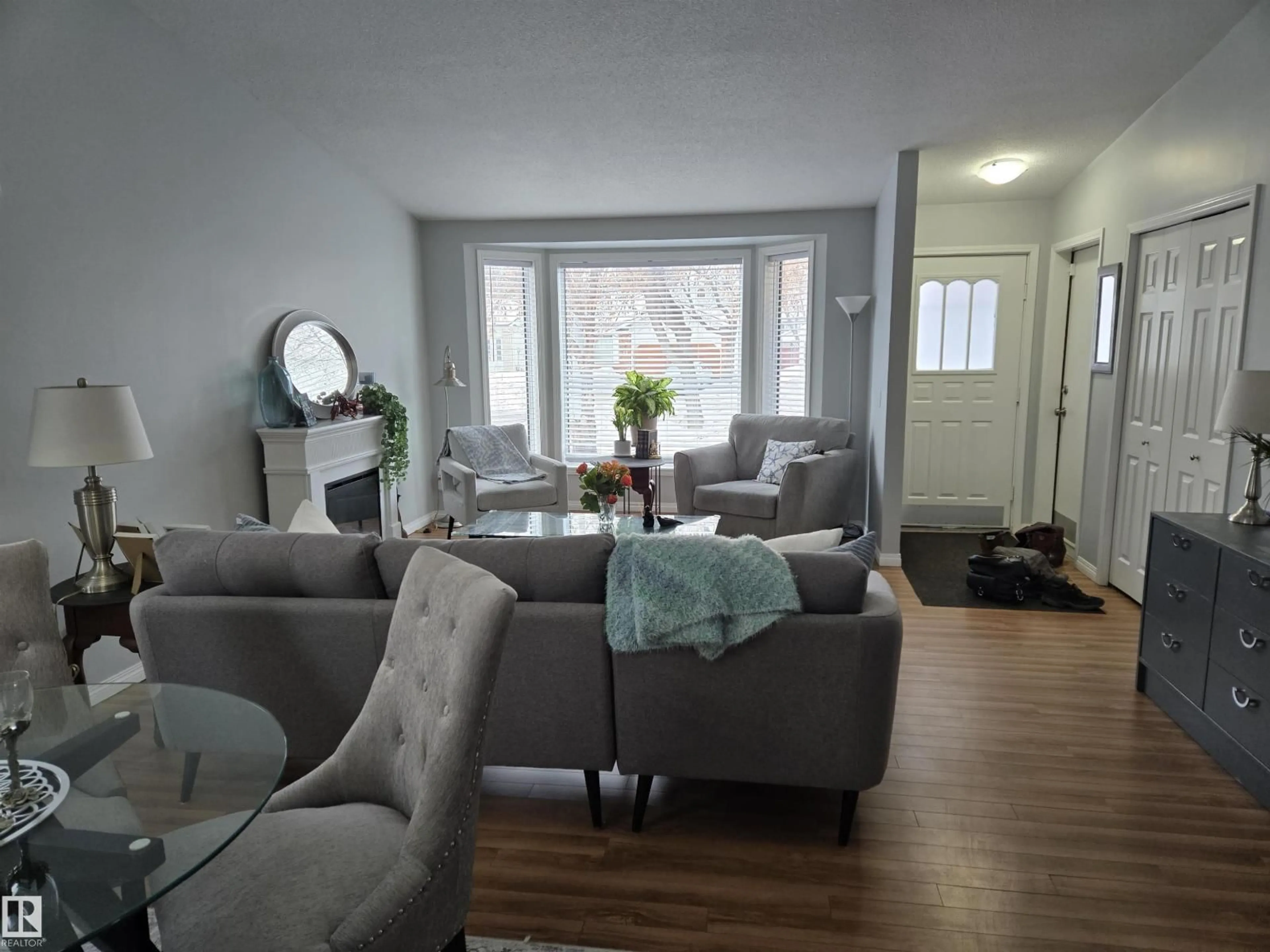 Living room with furniture, unknown for 6 DUNEWOOD PL, St. Albert Alberta T8N4N6