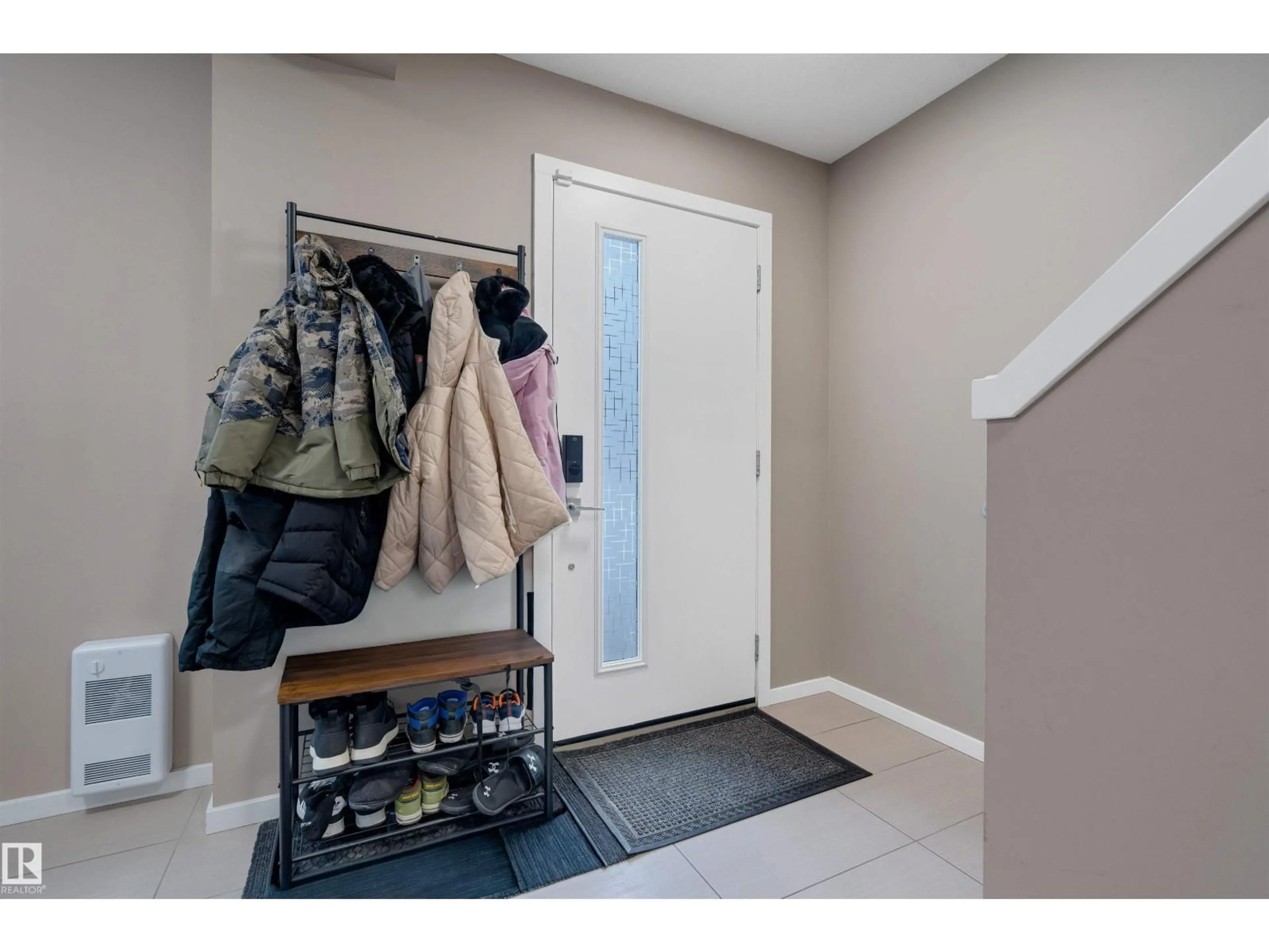 Indoor entryway for 47 - 1075 ROSENTHAL BV, Edmonton Alberta T5T7G5