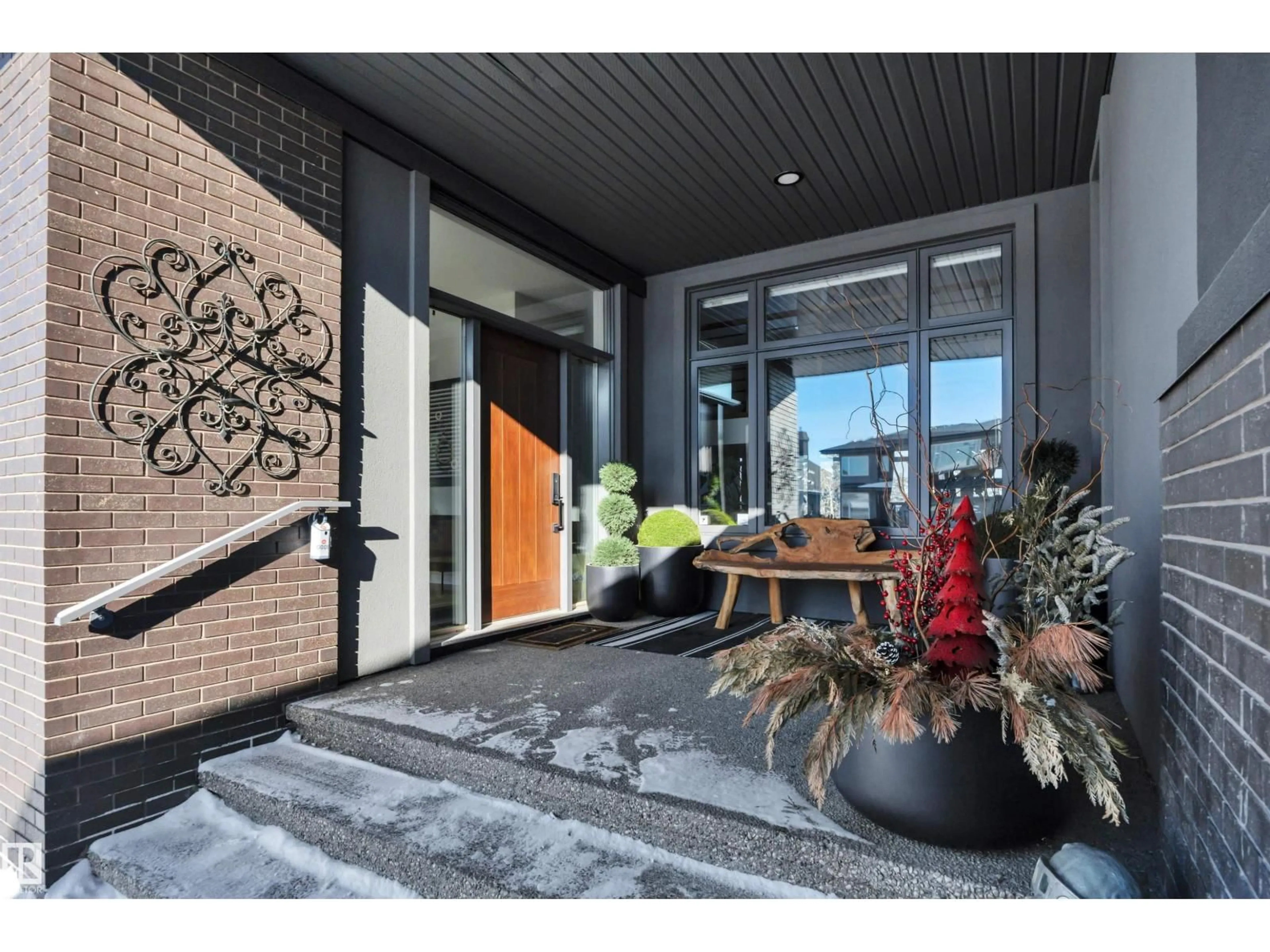 Indoor entryway for 699 HOWATT DR, Edmonton Alberta T6W3K3