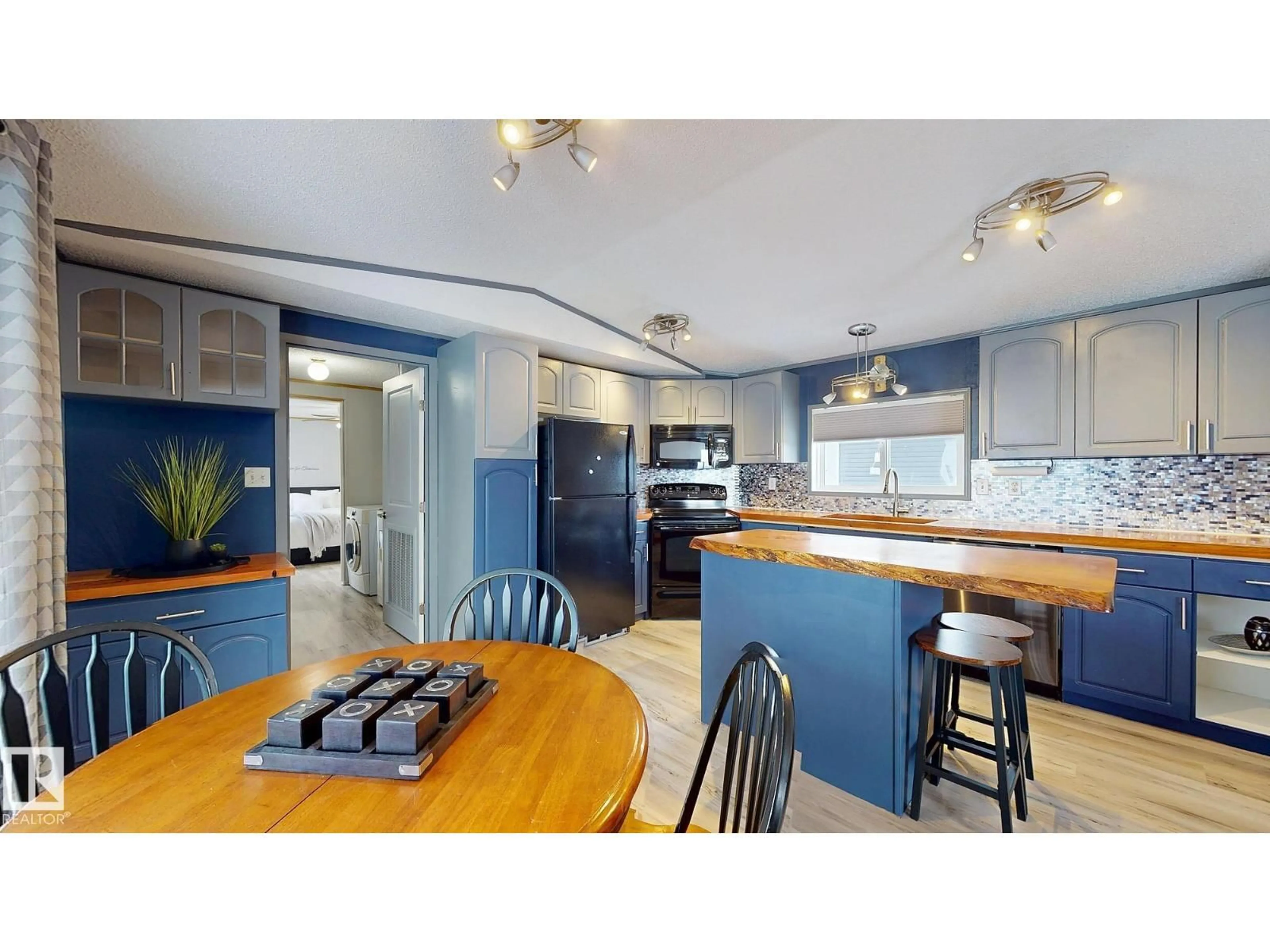 Open concept kitchen, unknown for 9 SUNSET BV, Spruce Grove Alberta T7X3J1