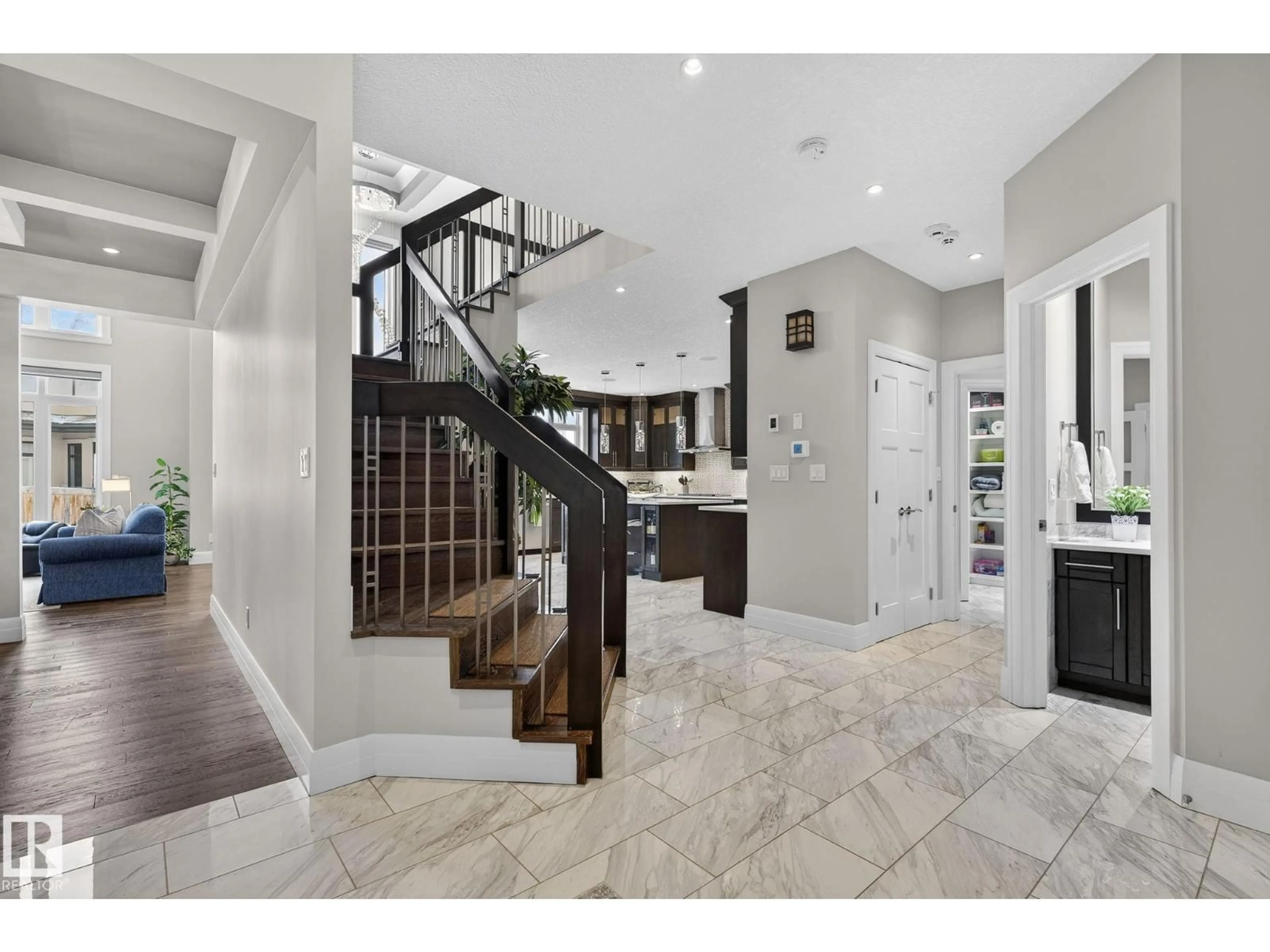 Indoor foyer for 3713 CAMERON HEIGHTS PL, Edmonton Alberta T6M0R1