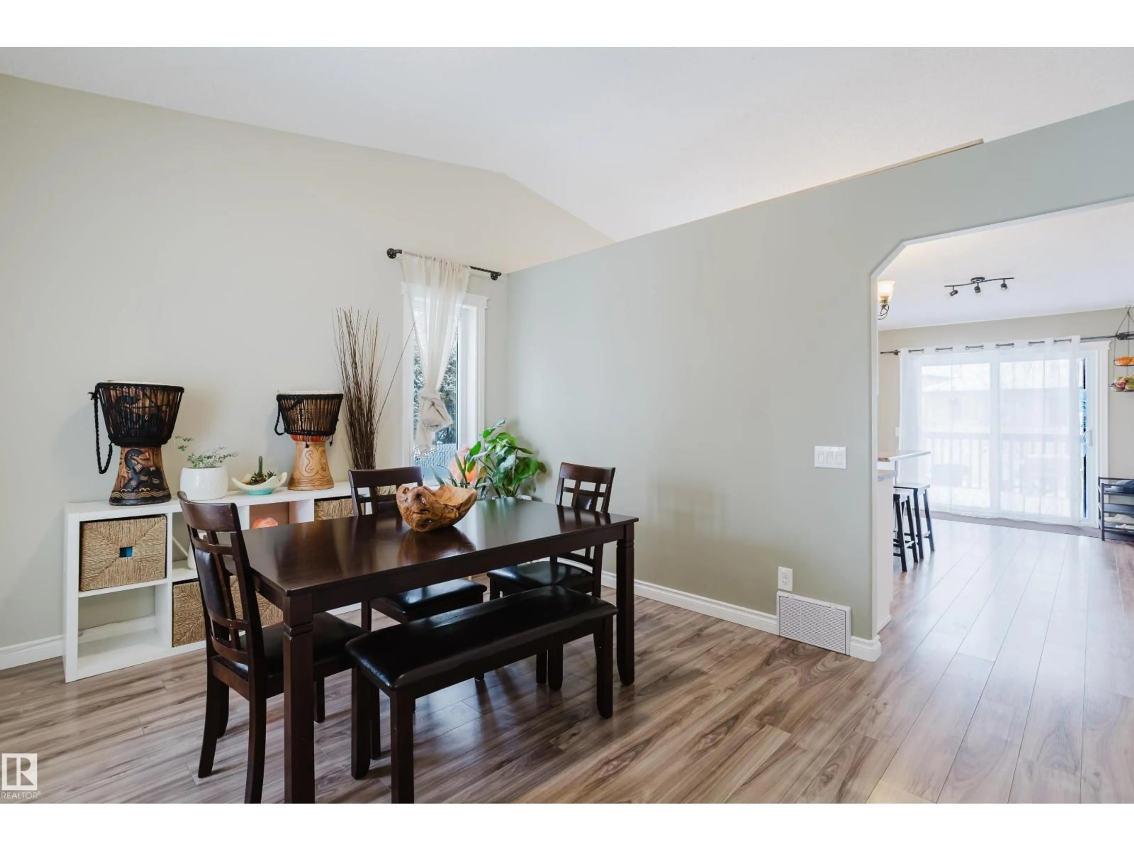 Dining room, wood/laminate floor for 13143 37 ST, Edmonton Alberta T5A4Y8