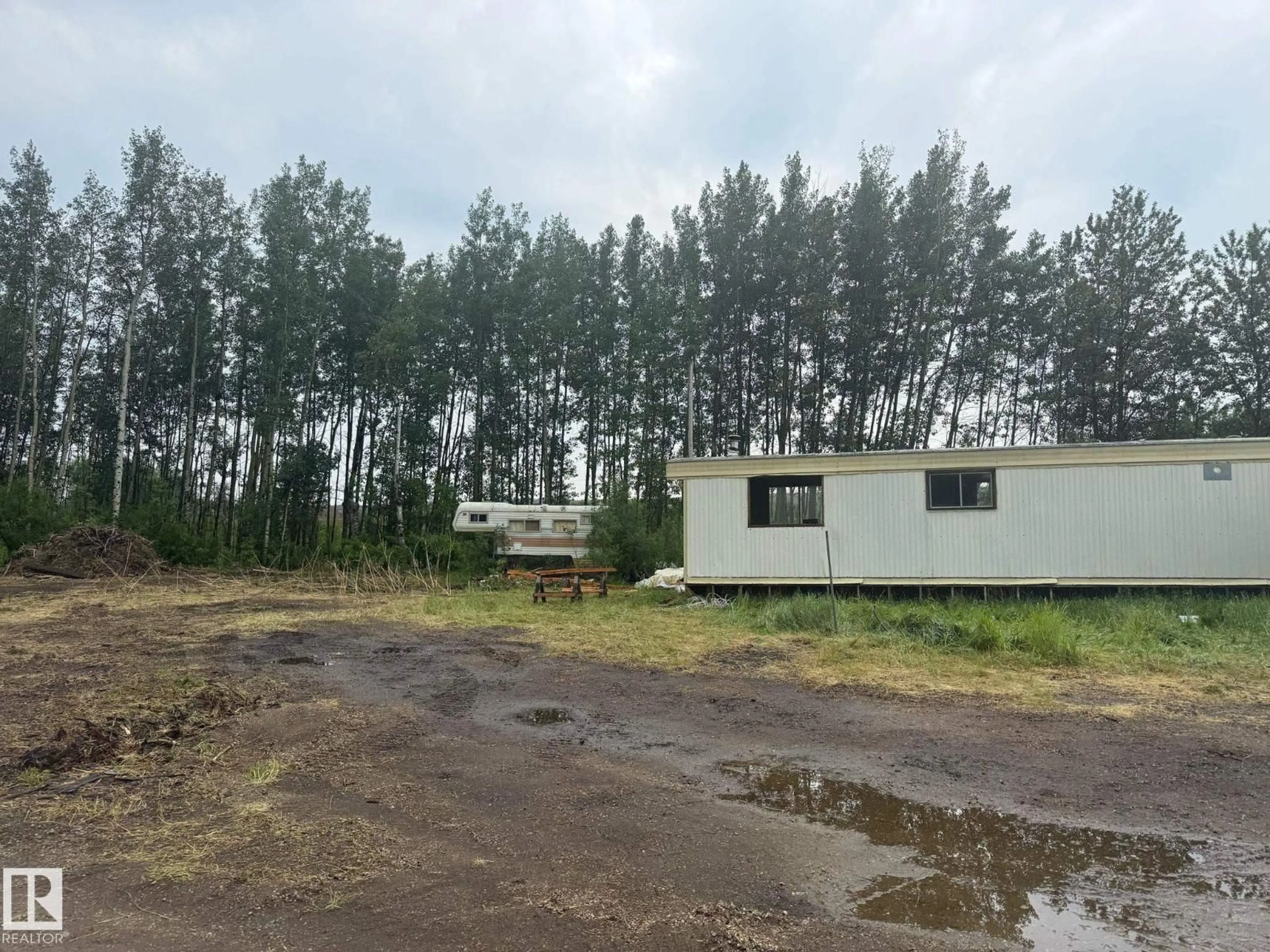 Shed for 6127 HGHWAY 16, Rural Parkland County Alberta T0E0W0