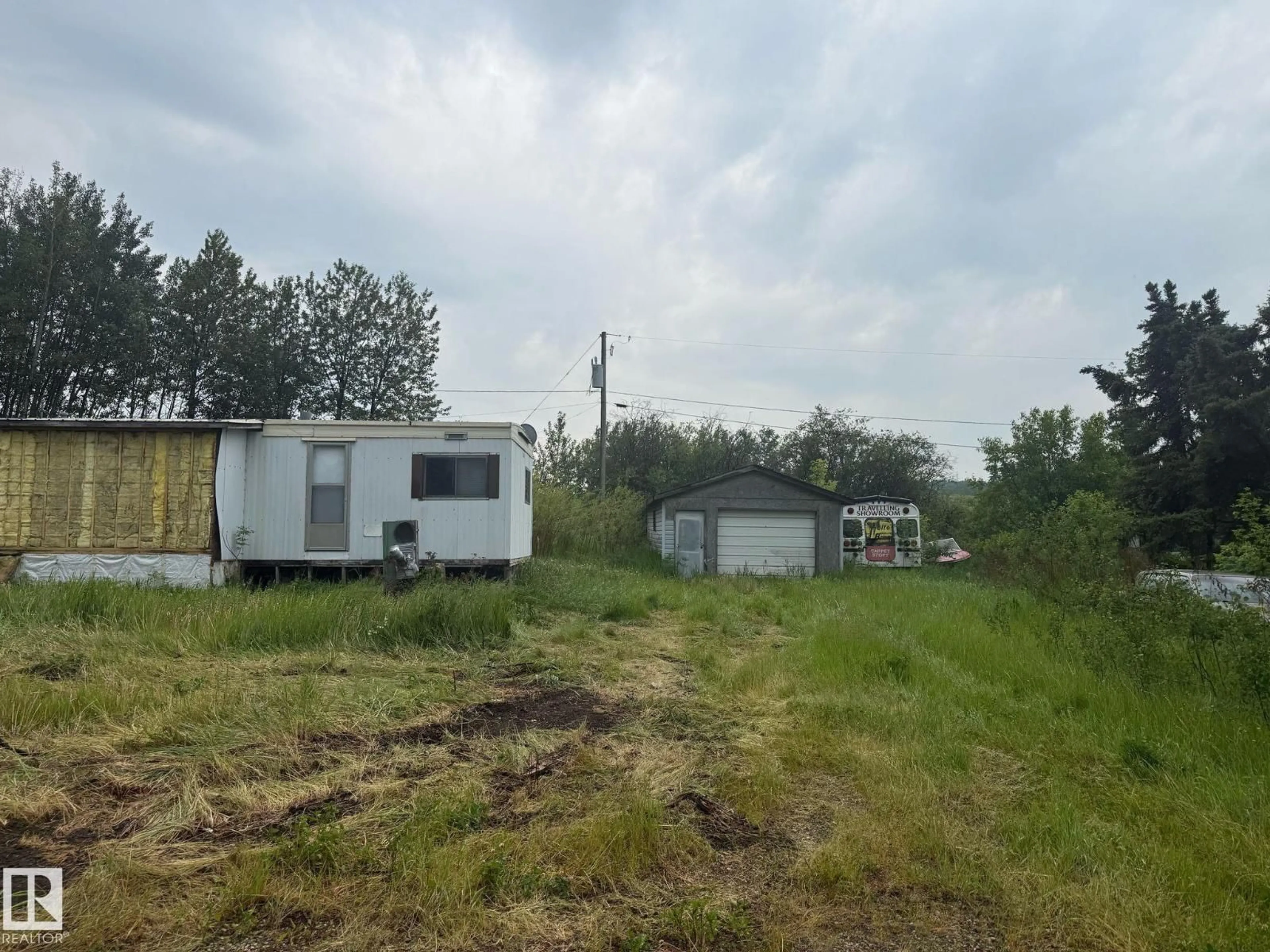 Shed for 6127 HGHWAY 16, Rural Parkland County Alberta T0E0W0