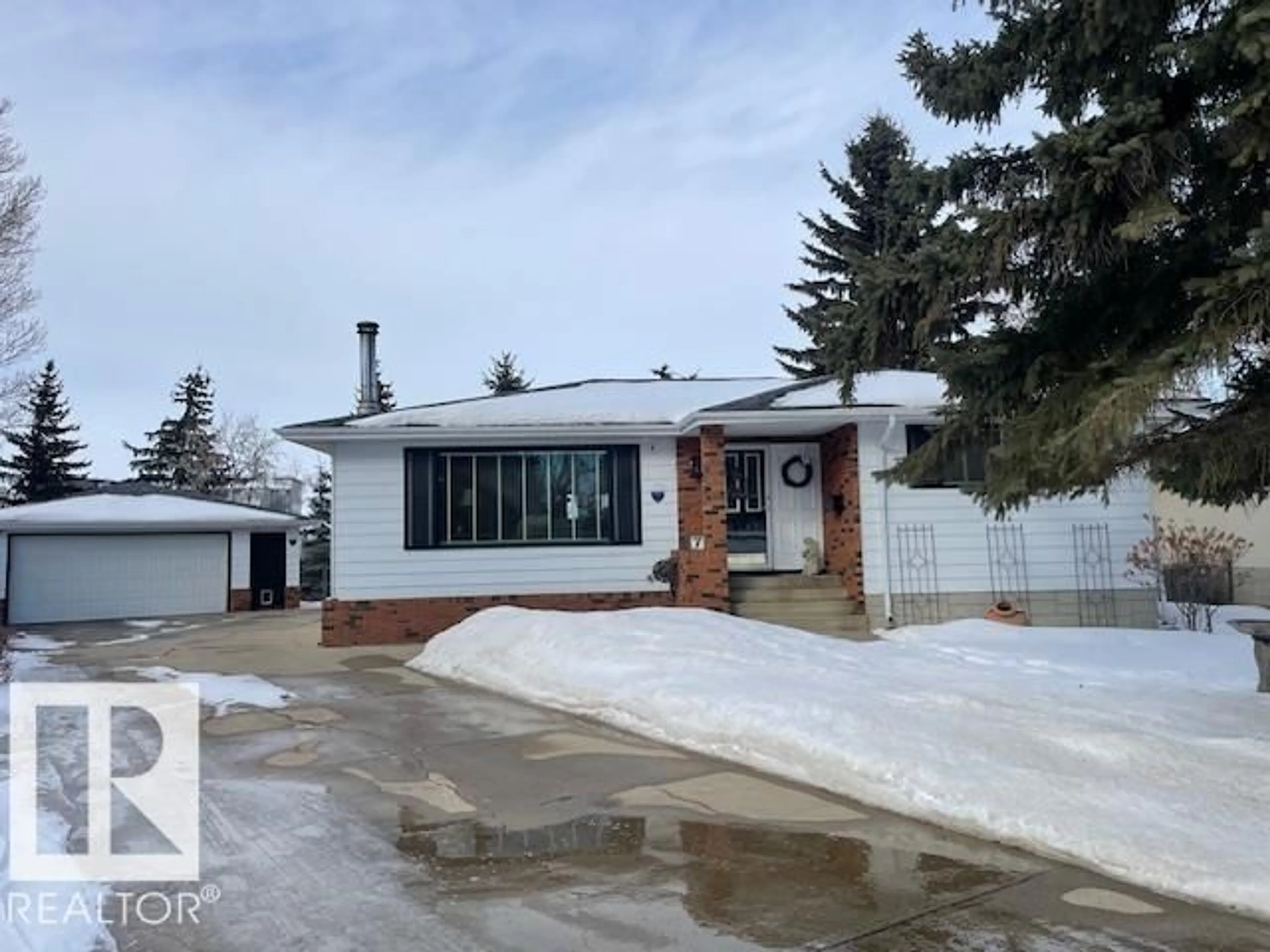 Home with vinyl exterior material, street for 7 GALLOWAY RD, Sherwood Park Alberta T8A3K8