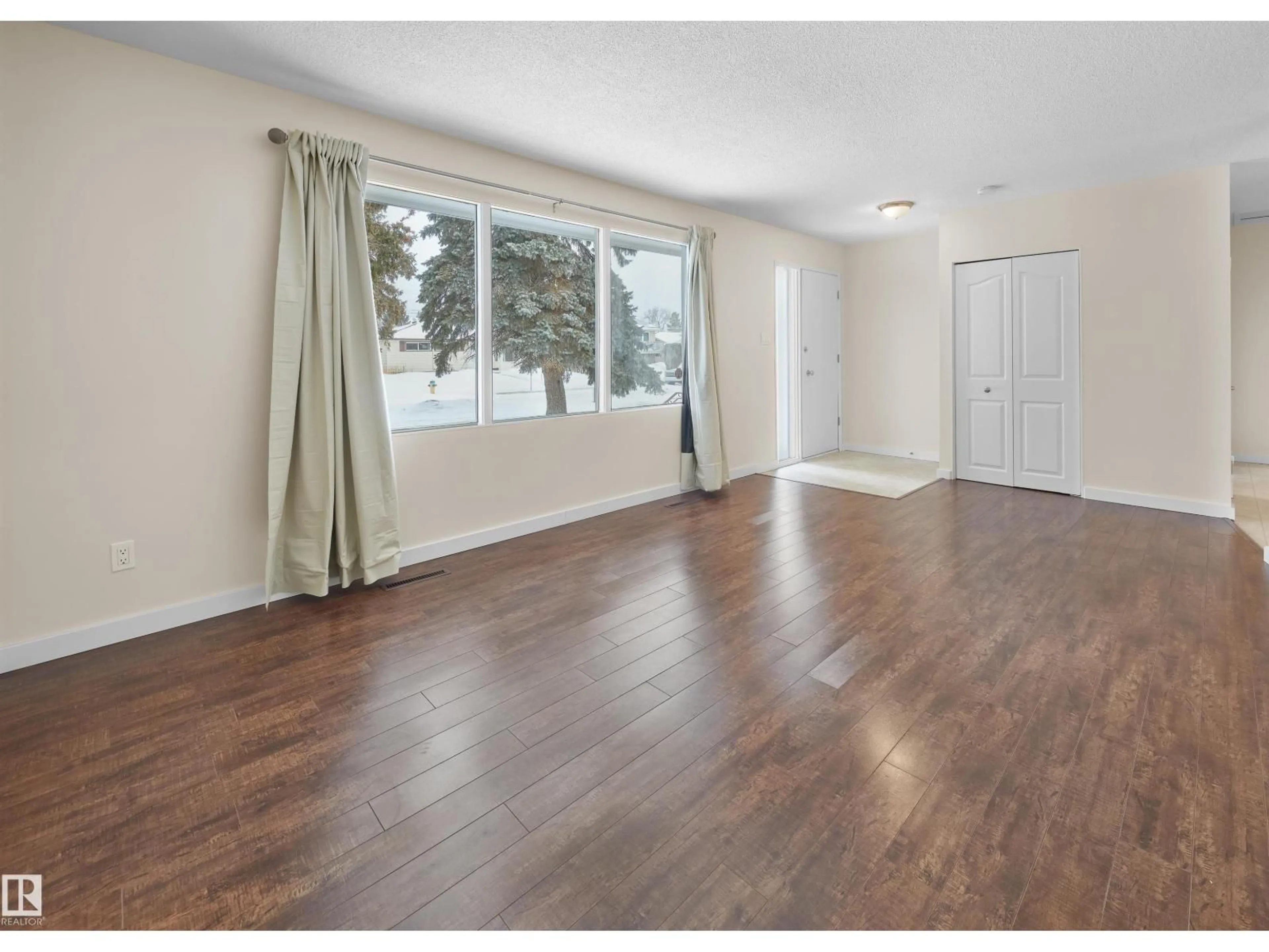 A pic of a room for 10531 52 AV, Edmonton Alberta T6H3A7