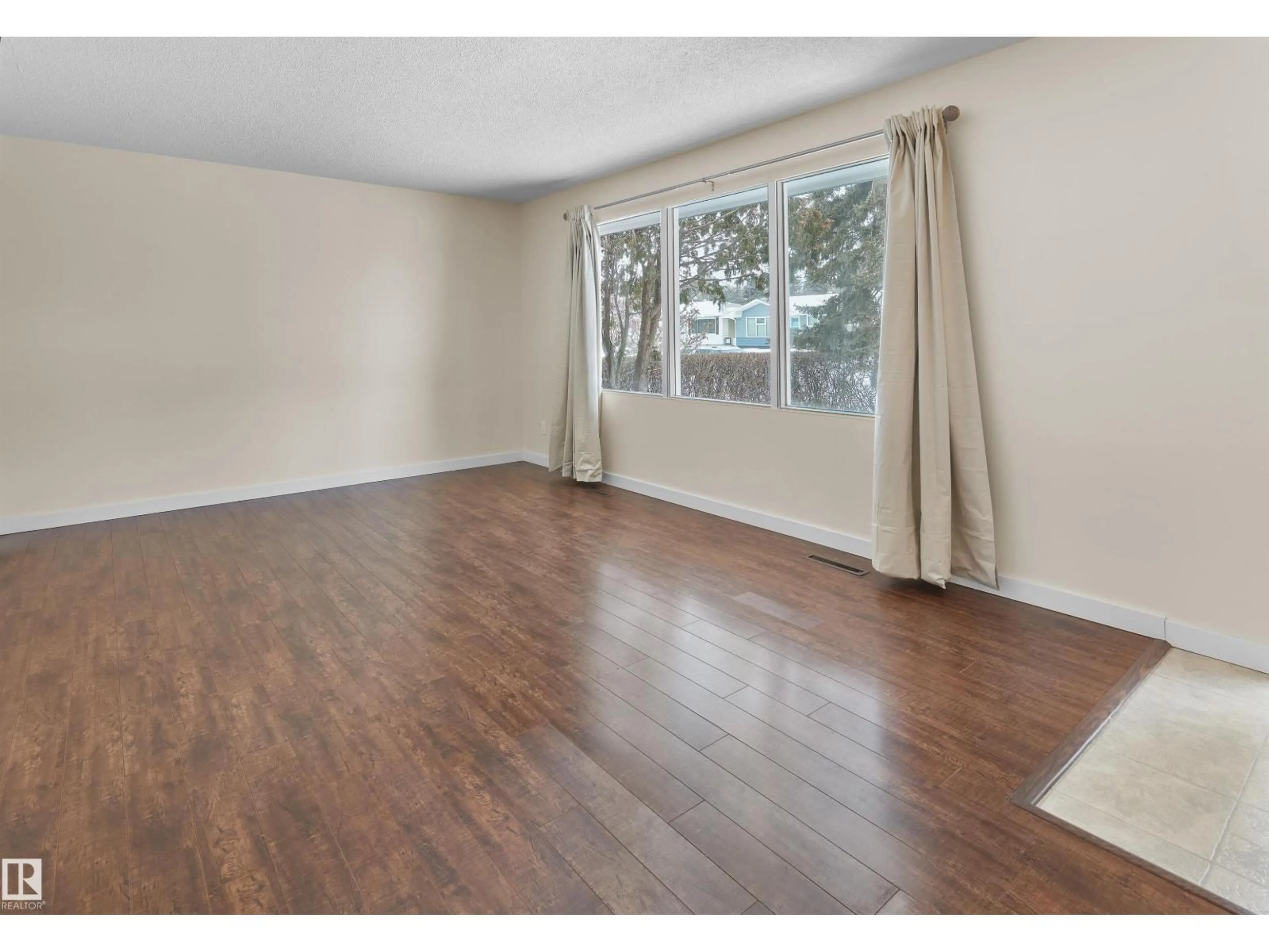A pic of a room for 10531 52 AV, Edmonton Alberta T6H3A7